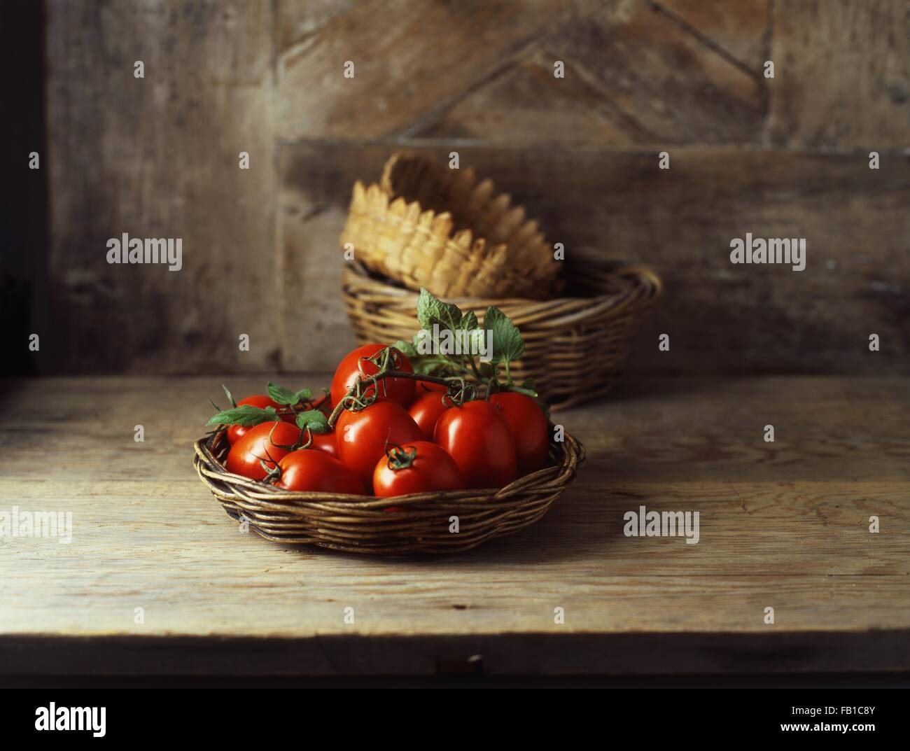 Fresh organic roma tomatoes in wicker basket Stock Photo - Alamy