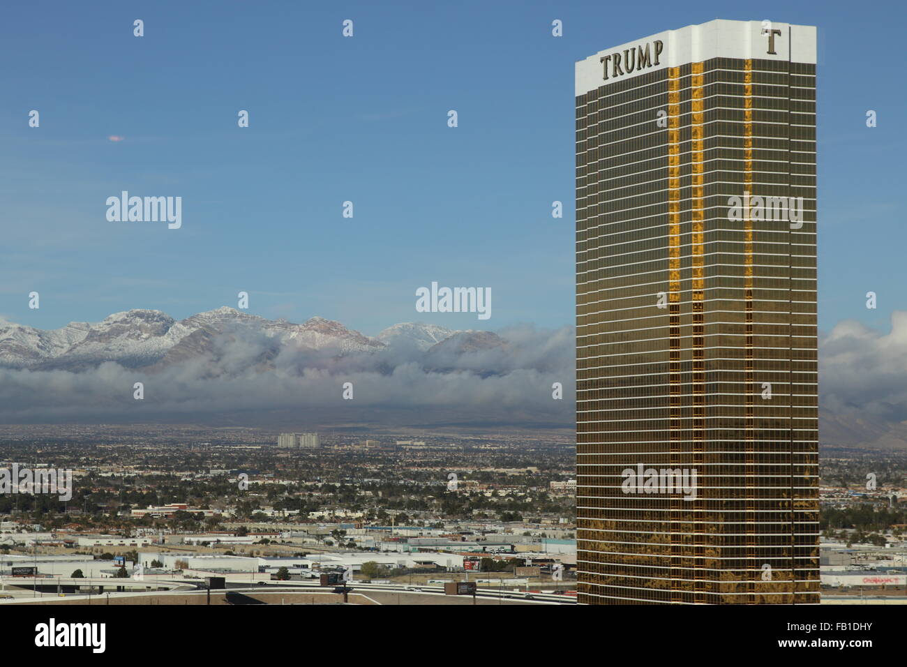 A view of the 64-stories tall  Trump Hotel Las Vegas, which is the talles occupied building in Las Vegas, USA, 6 January 2016. The luxury hotel is owned by the Trump Organization LLC of real-estate mogul Donald Trump. The hotel was opened on 31 March 2008 and in September 2012 Trump Organization sold 300 appartmens to the Hilton hotel group. Photo:  Christoph Dernbach/dpa - NO WIRE SERVICE - Stock Photo