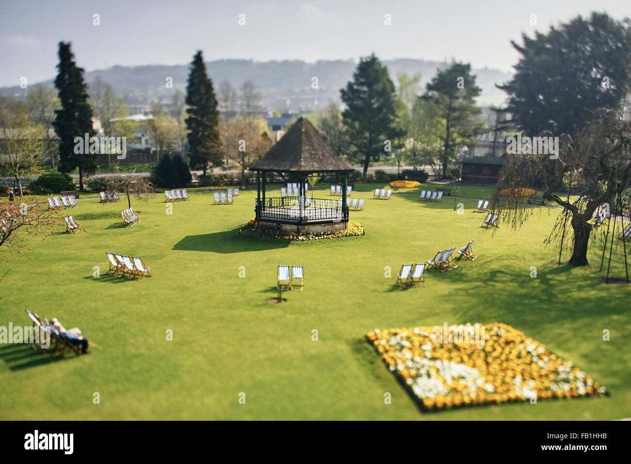 Deck chairs park hi-res stock photography and images - Alamy