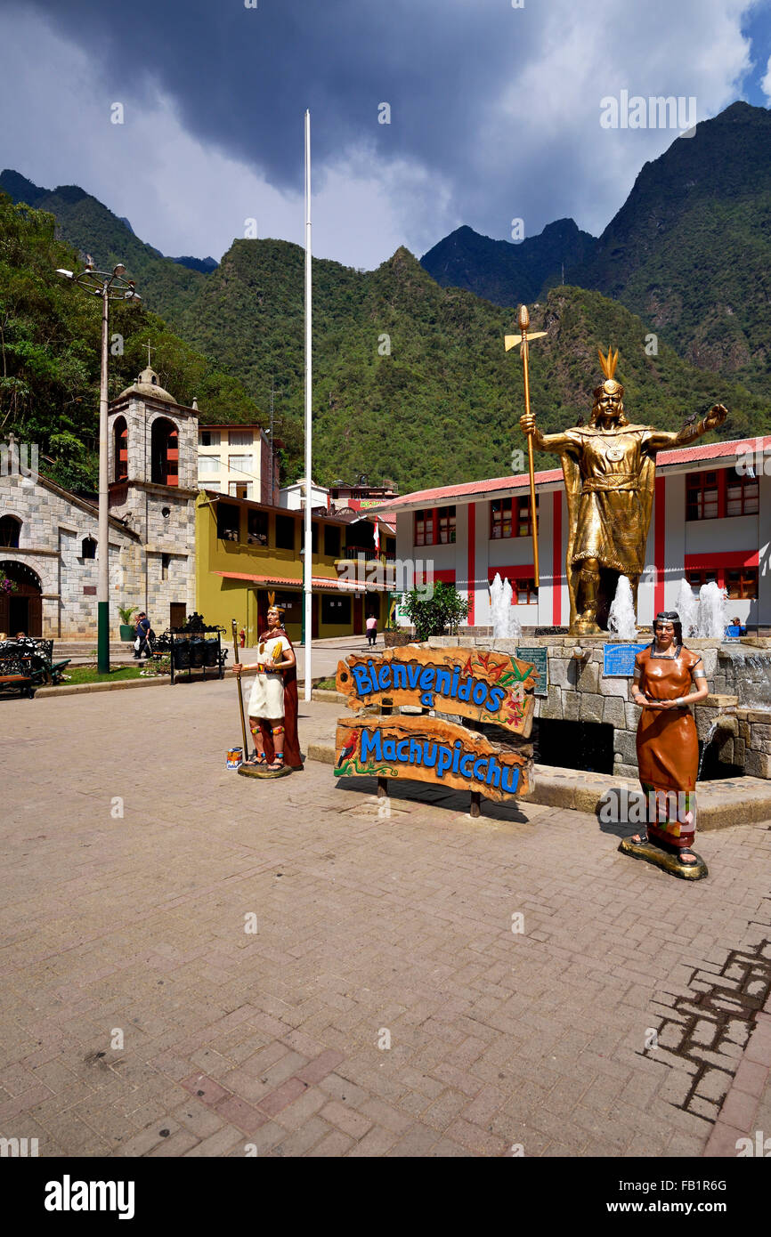 Village square with Inca statue, Aguas Calientes, Cusco Province, Peru Stock Photo