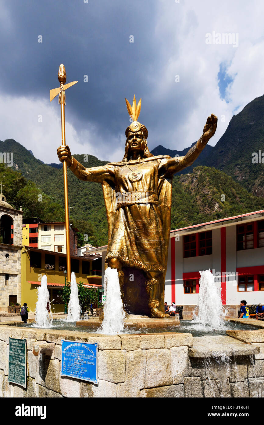 Village square with Inca statue, Aguas Calientes, Cusco Province, Peru Stock Photo