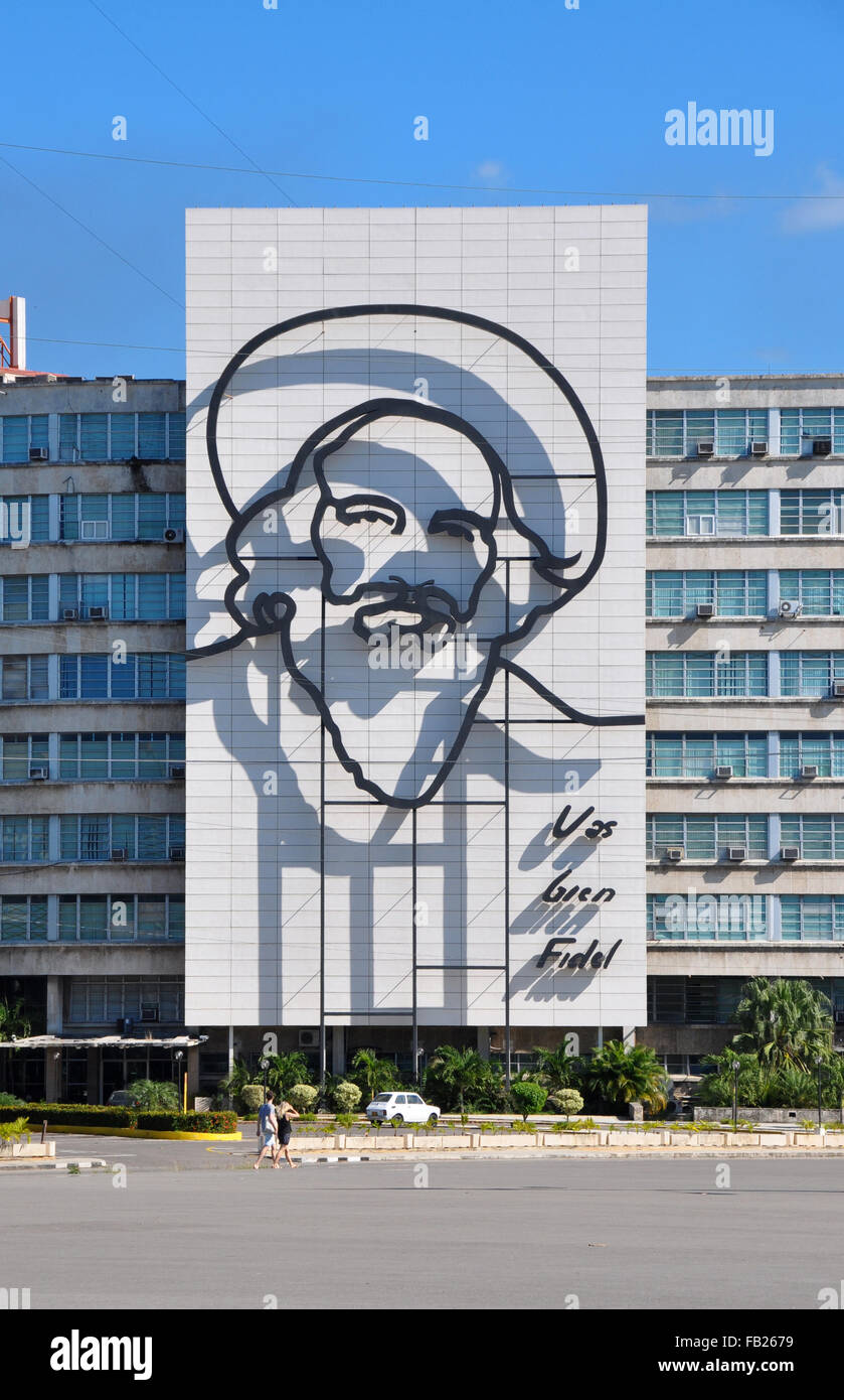 'Vas Bien Fidel' mural and steel outline of Camilo Cienfuegos Stock Photo