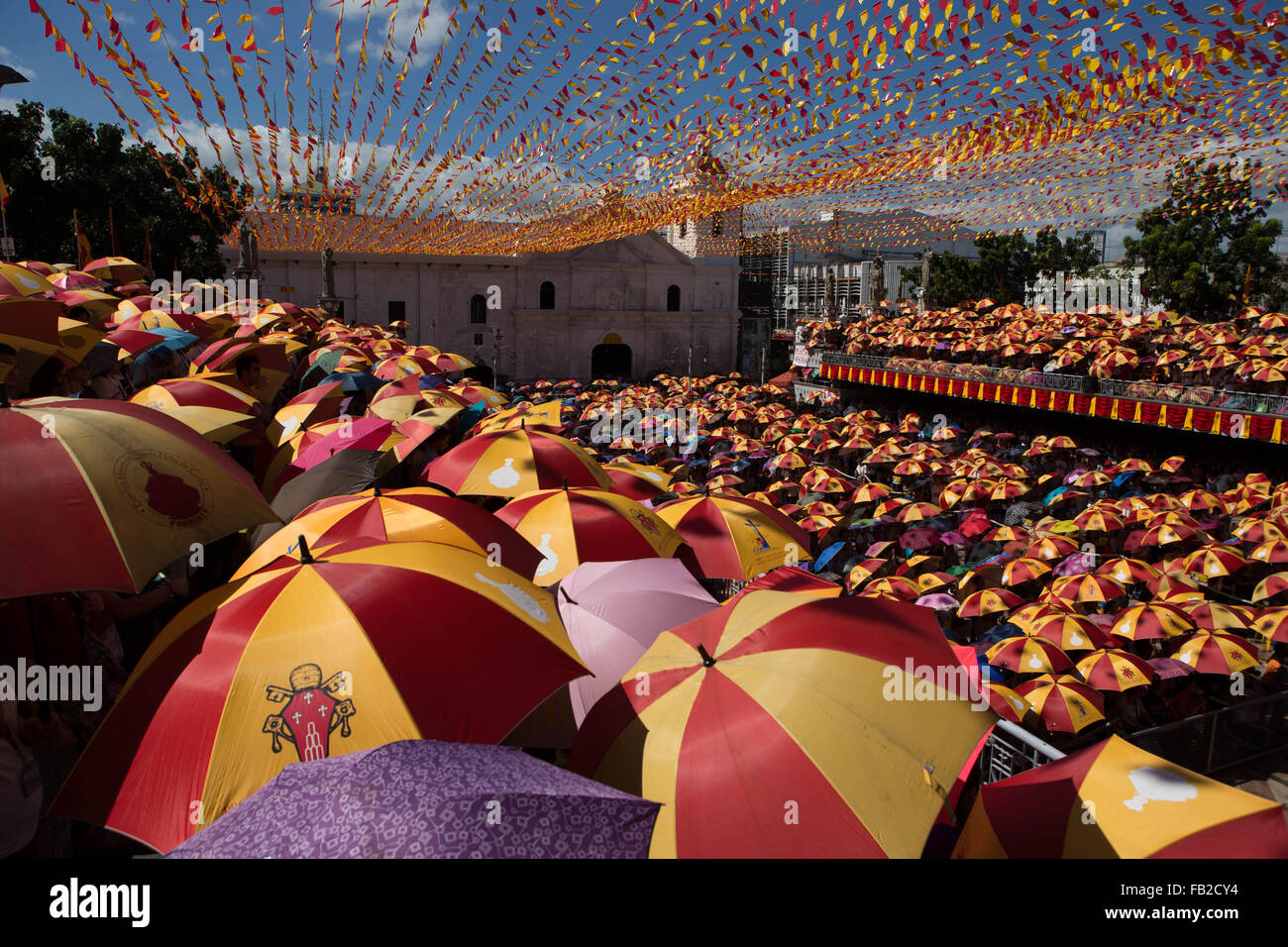 Cebu City, Philippines. 08th Jan, 2016. A Roman Catholic Solemn Mass held in the Basilica Minore del St.Nino on the second day of the Fiesta Señor (Sinulog). A nine day religious festival honouring the Santo Nino De Cebu (Holy Child of Cebu). Many devotees bring with them a Santo Nino figurine representing the Child Jesus. Credit:  imagegallery2/Alamy Live News Stock Photo