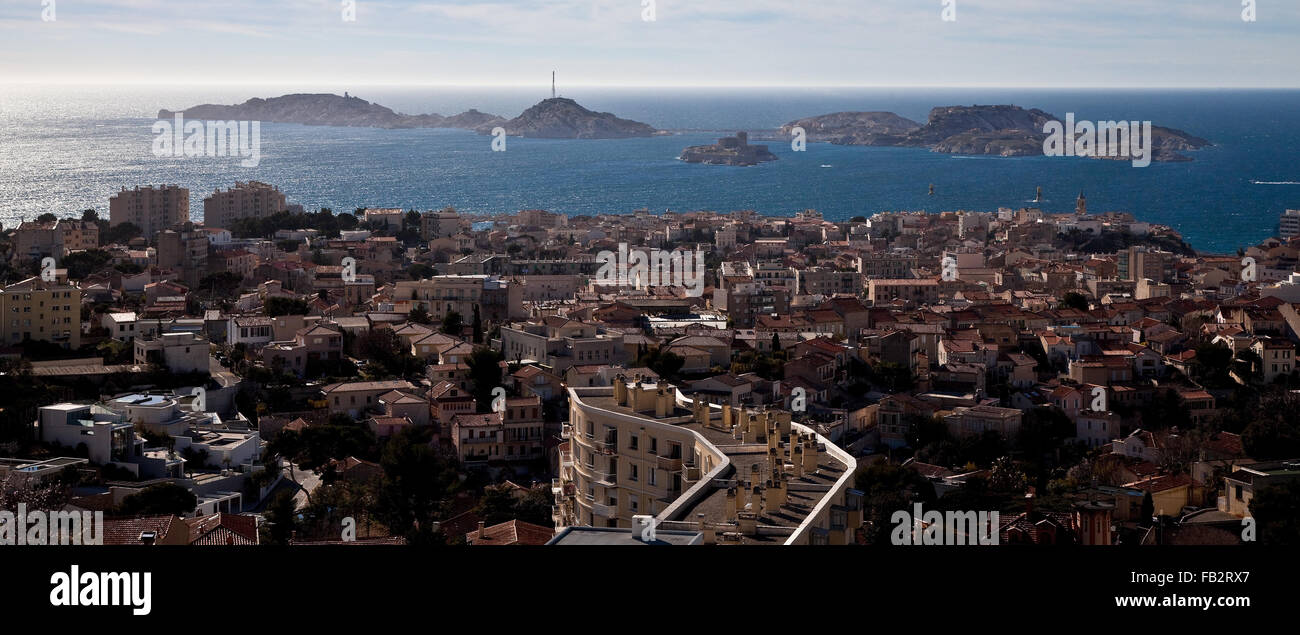 Marseille, Blick von der Basilique Notre-Dame-de-la-Garde zu den Frioul-Inseln Stock Photo