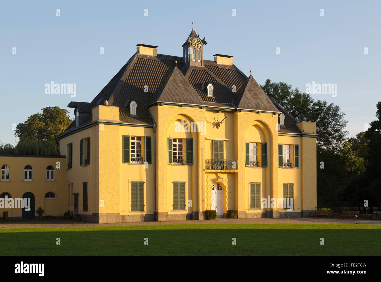 Krefeld, Burg Linn, Jagdschloß Stock Photo Alamy