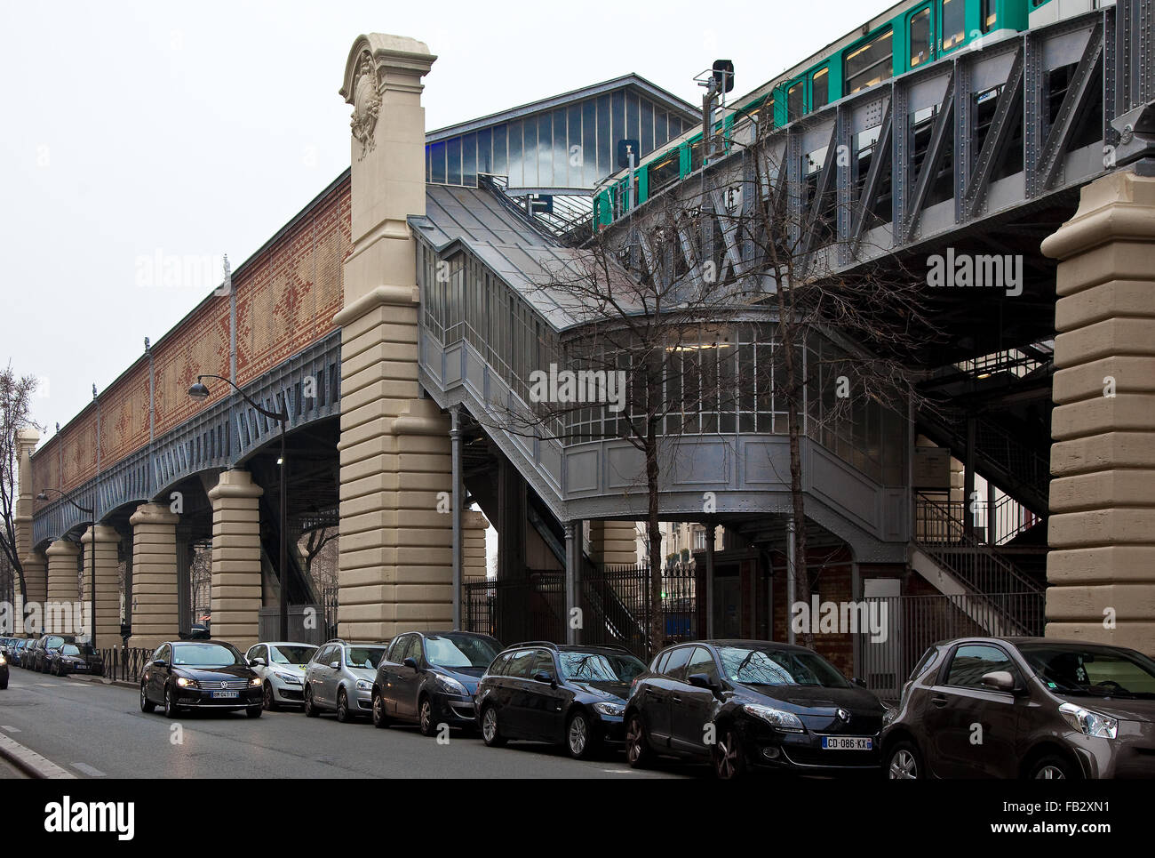 Paris, Hochbahnbrücken bei der Metrostation Svres Lecourbe Stock Photo