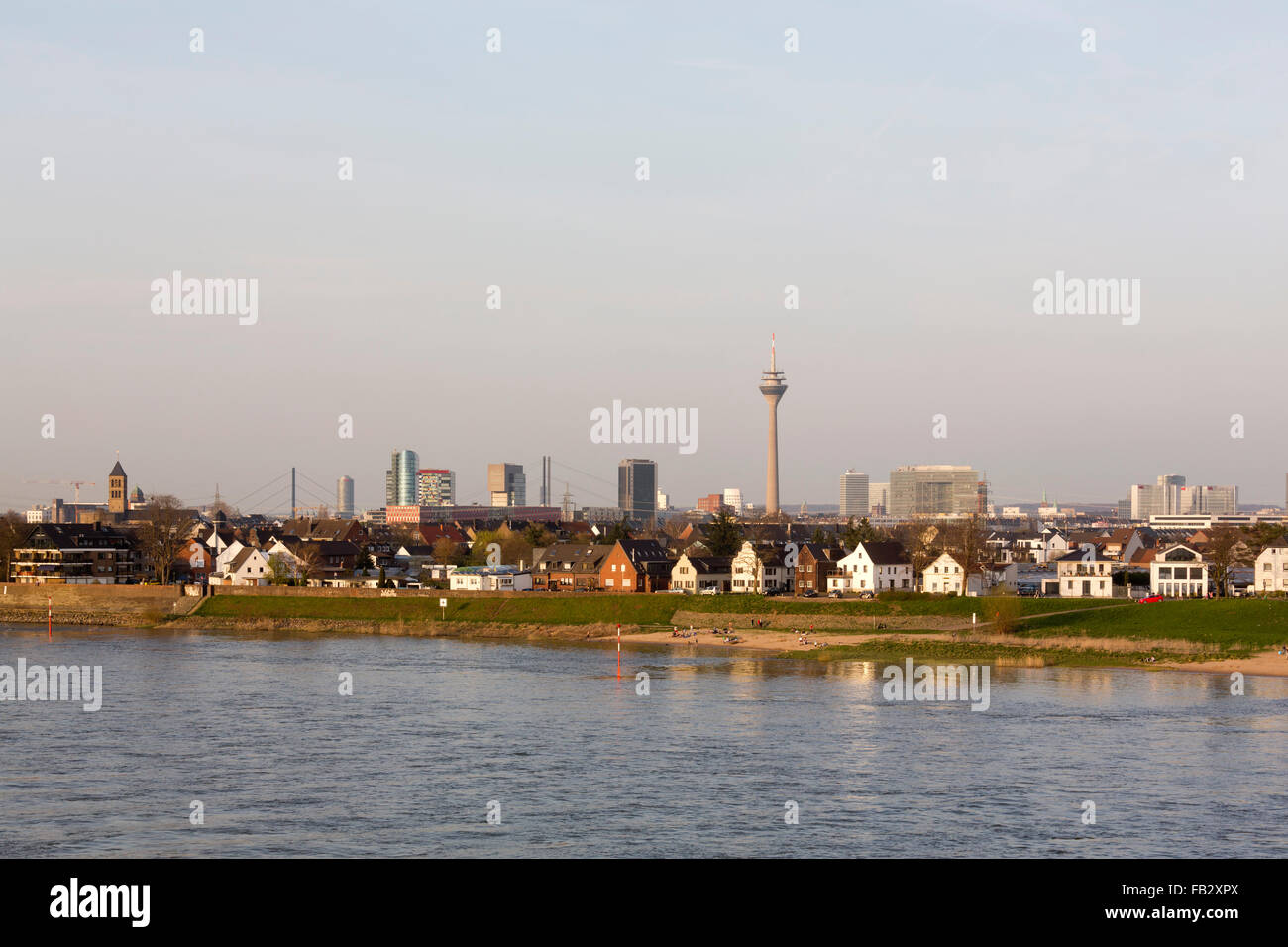 Düsseldorf, Blick von der Südbrücke auf die Innenstadtund den Stadtteil Hamm Stock Photo