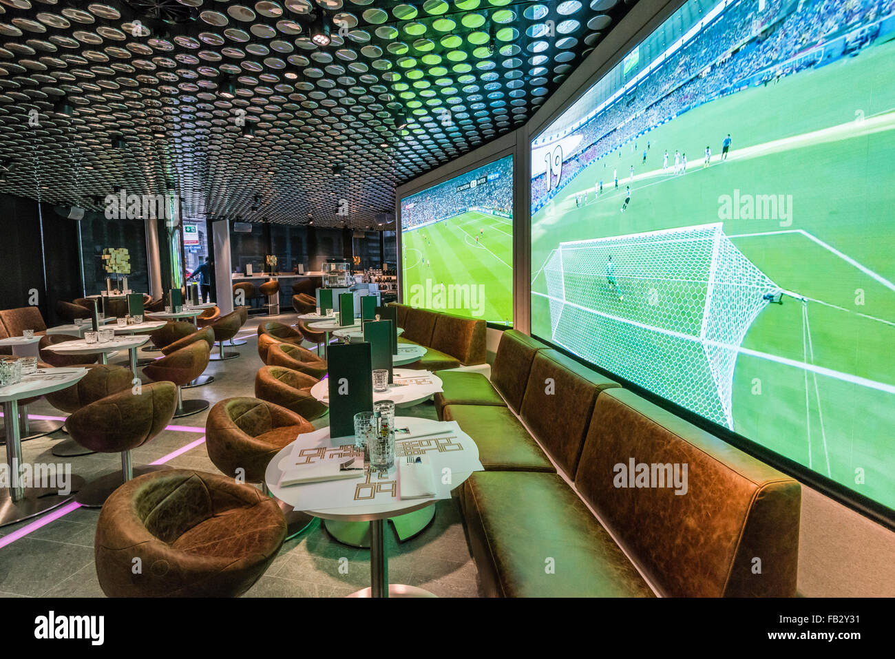 Sportsbar hi-res stock photography and images - Alamy