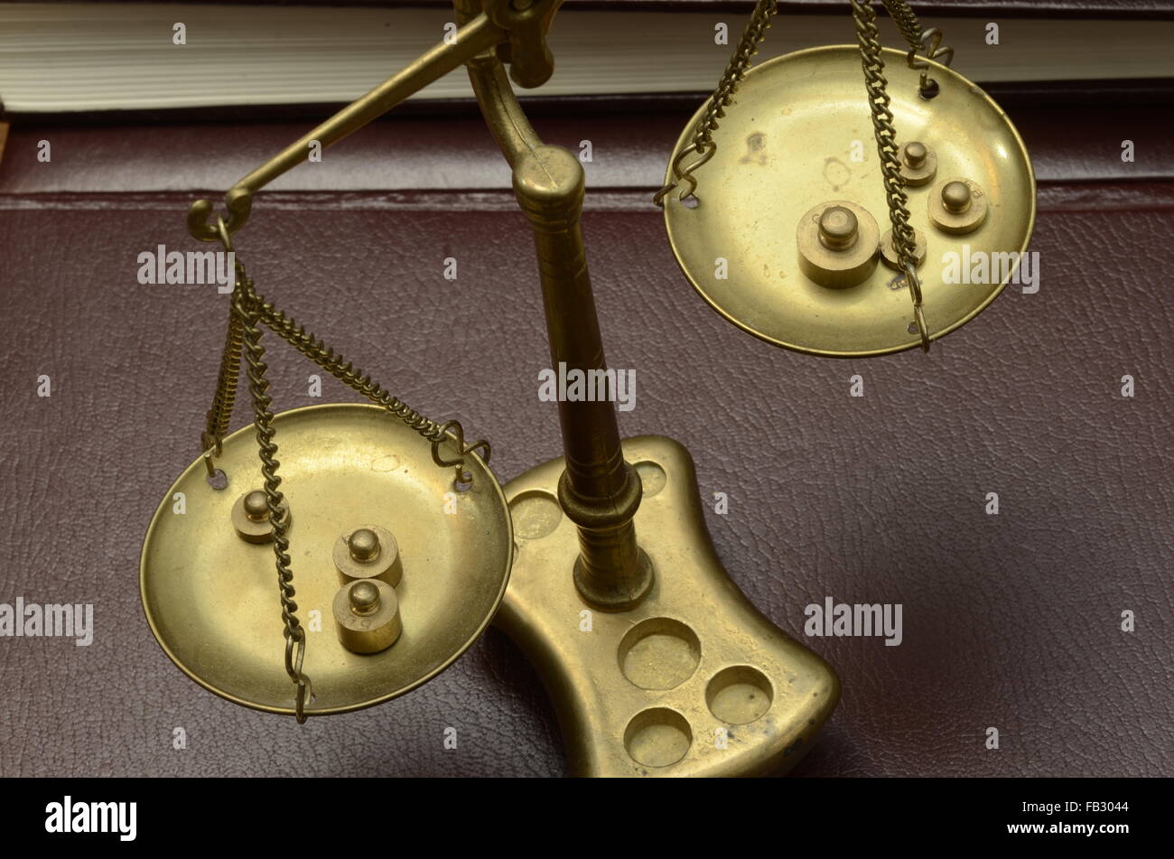 Scale weighing gold hi-res stock photography and images - Alamy