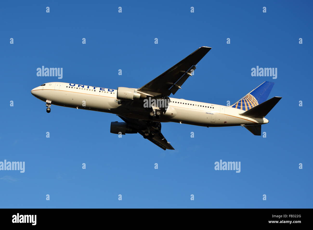 United airlines 767 300 hi-res stock photography and images