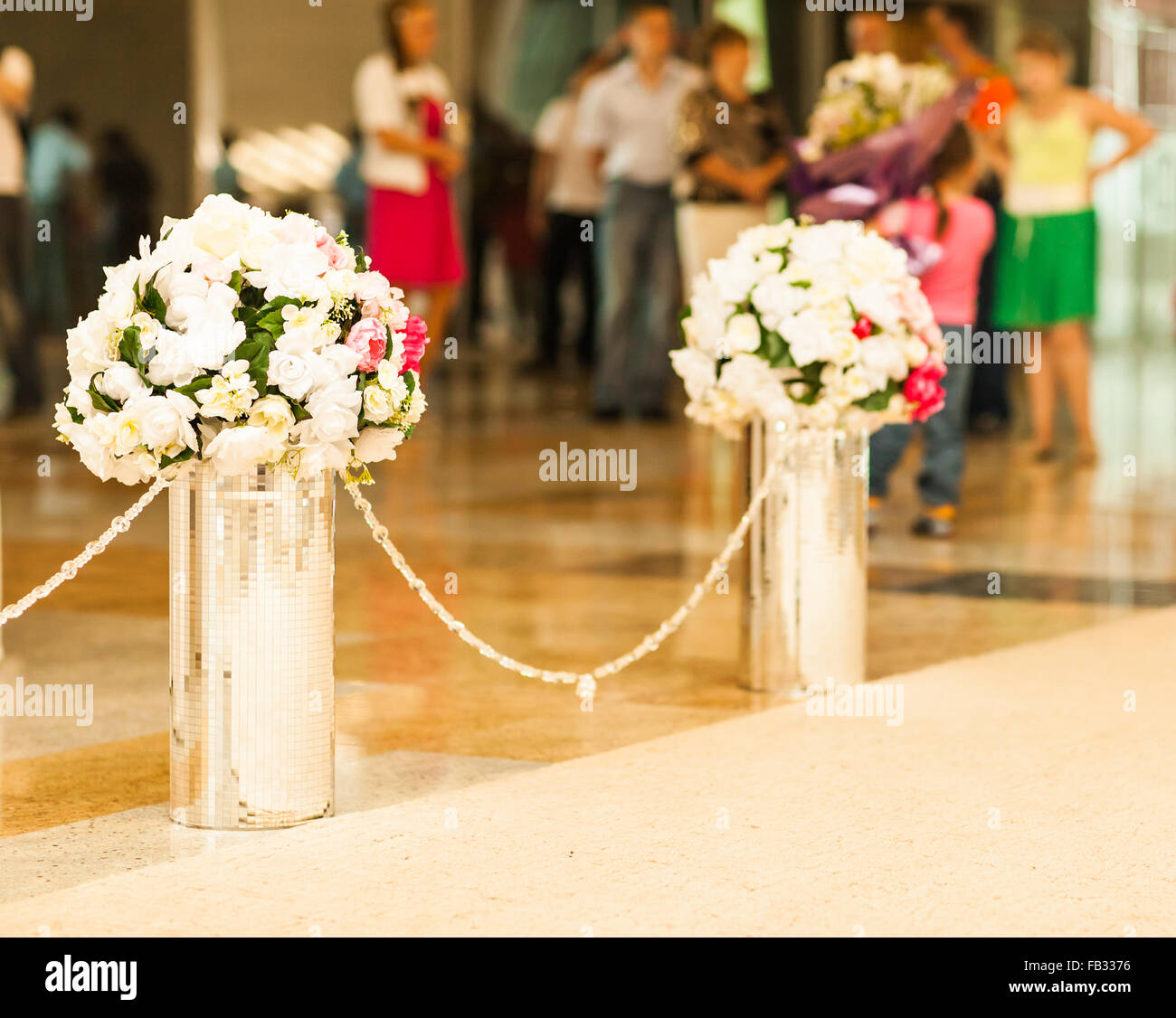 beautiful wedding flower arrangements