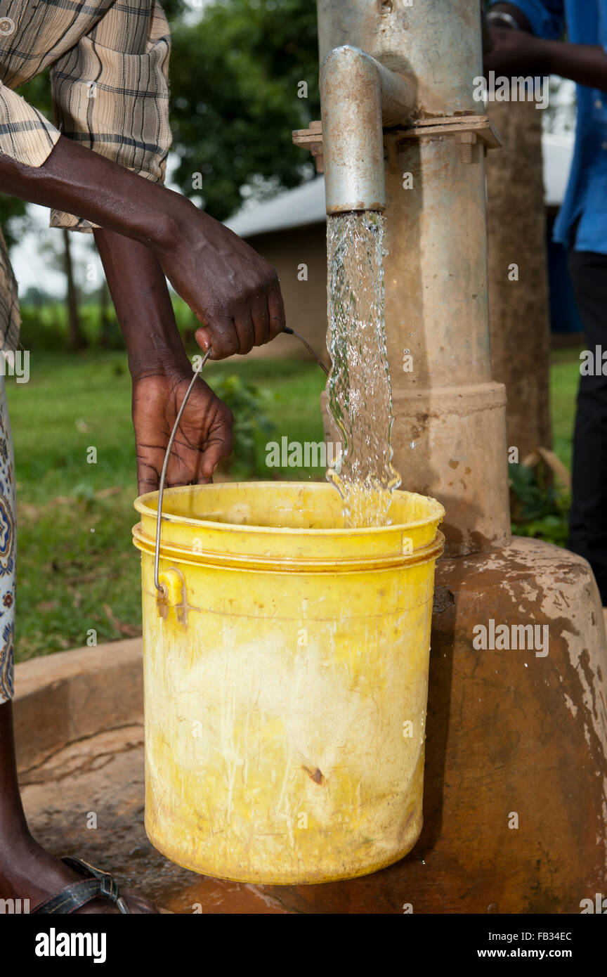 Filling water bucket hires stock photography and images Alamy