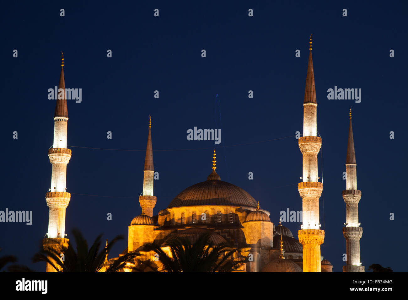 the 17th century Ottoman Blue Mosque (Sultan Ahmet) at night, Istanbul