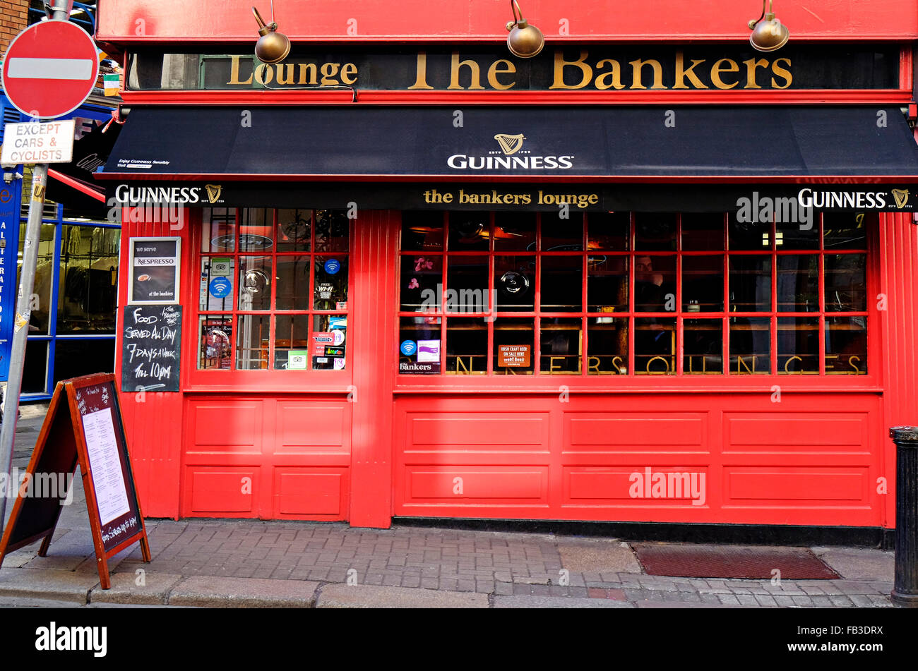 'The Bankers' Typical traditional Dublin Public House Pub, Ireland Stock Photo