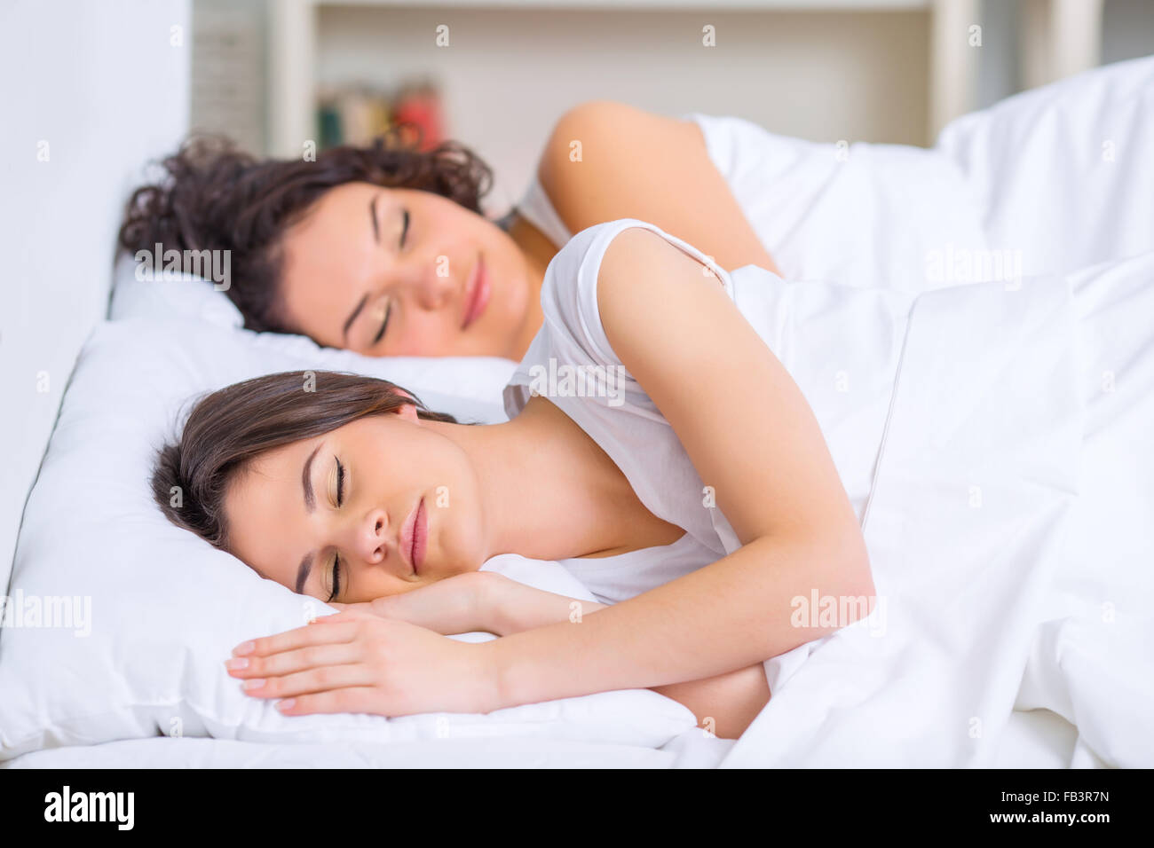 Sisters sleeping in bed hires stock photography and images Alamy