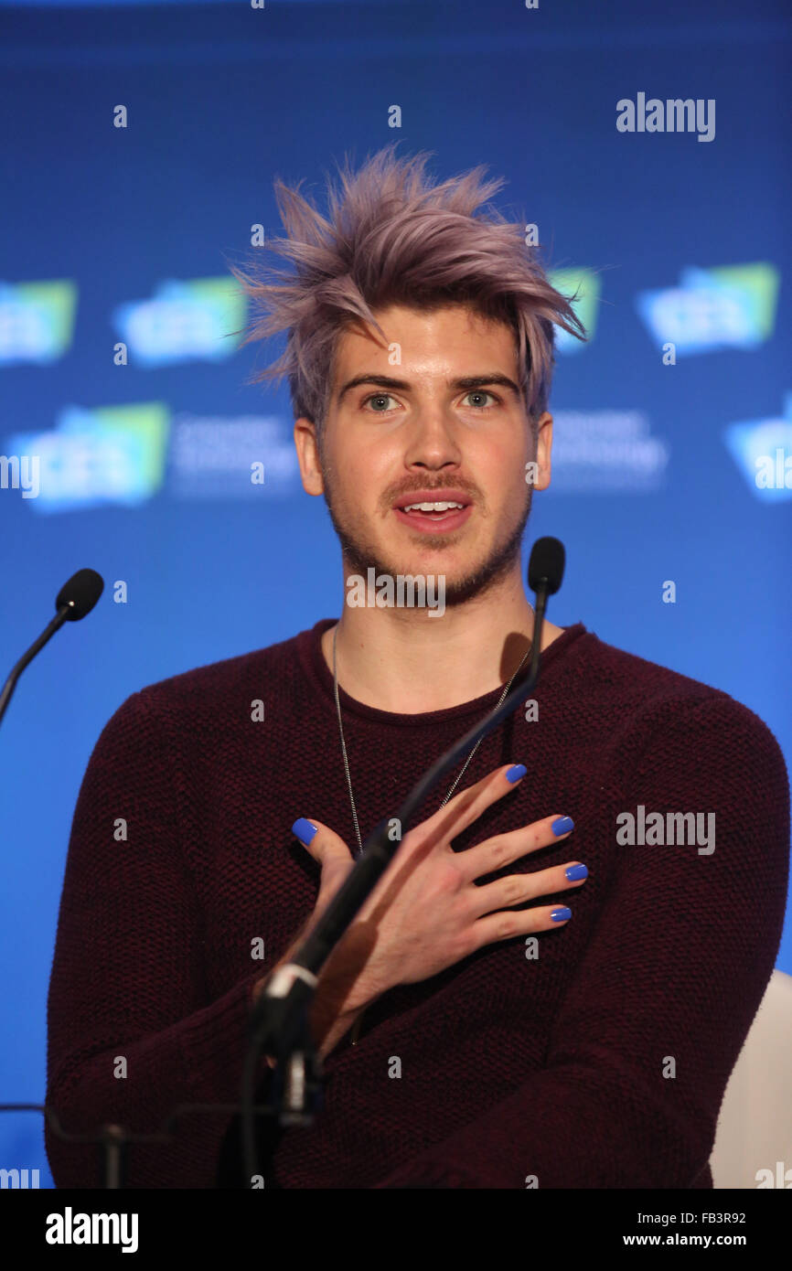 Las Vegas, Nevada, USA. 6th Jan, 2016. Social media and YouTube personalities Joey Graceffa and Justine (''iJustine'') Ezarik served as panelists on ''Digital Stars: Influencing Consumer Electronic Consumers''. An estimated 165,000 industry professionals descended on Las Vegas, Nevada the week of January 6-9, 2016 for the Consumer Electronics Show. © Craig Durling/ZUMA Wire/Alamy Live News Stock Photo