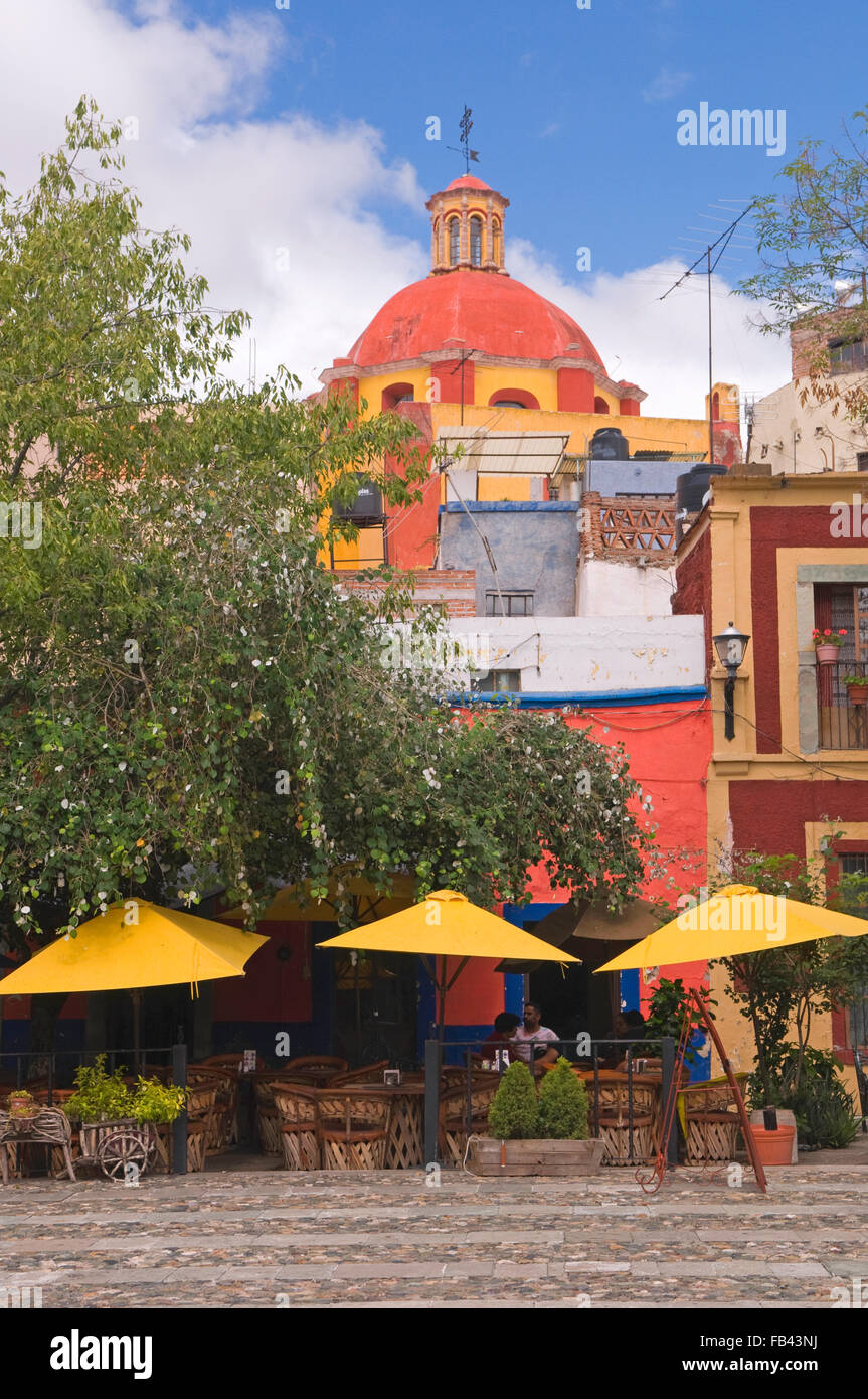 Umbrellas outside of a restaurant in Plaza de San Fernando, in the UNESCO World Heritage Site city of Guanajuato, Mexico Stock Photo