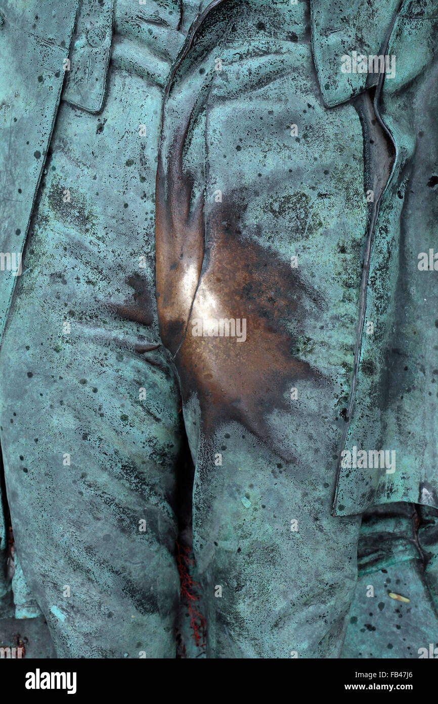 The shiny crotch of Victor Noir on his tomb in the Père Lachaise Cemetery,  Paris, France Stock Photo - Alamy