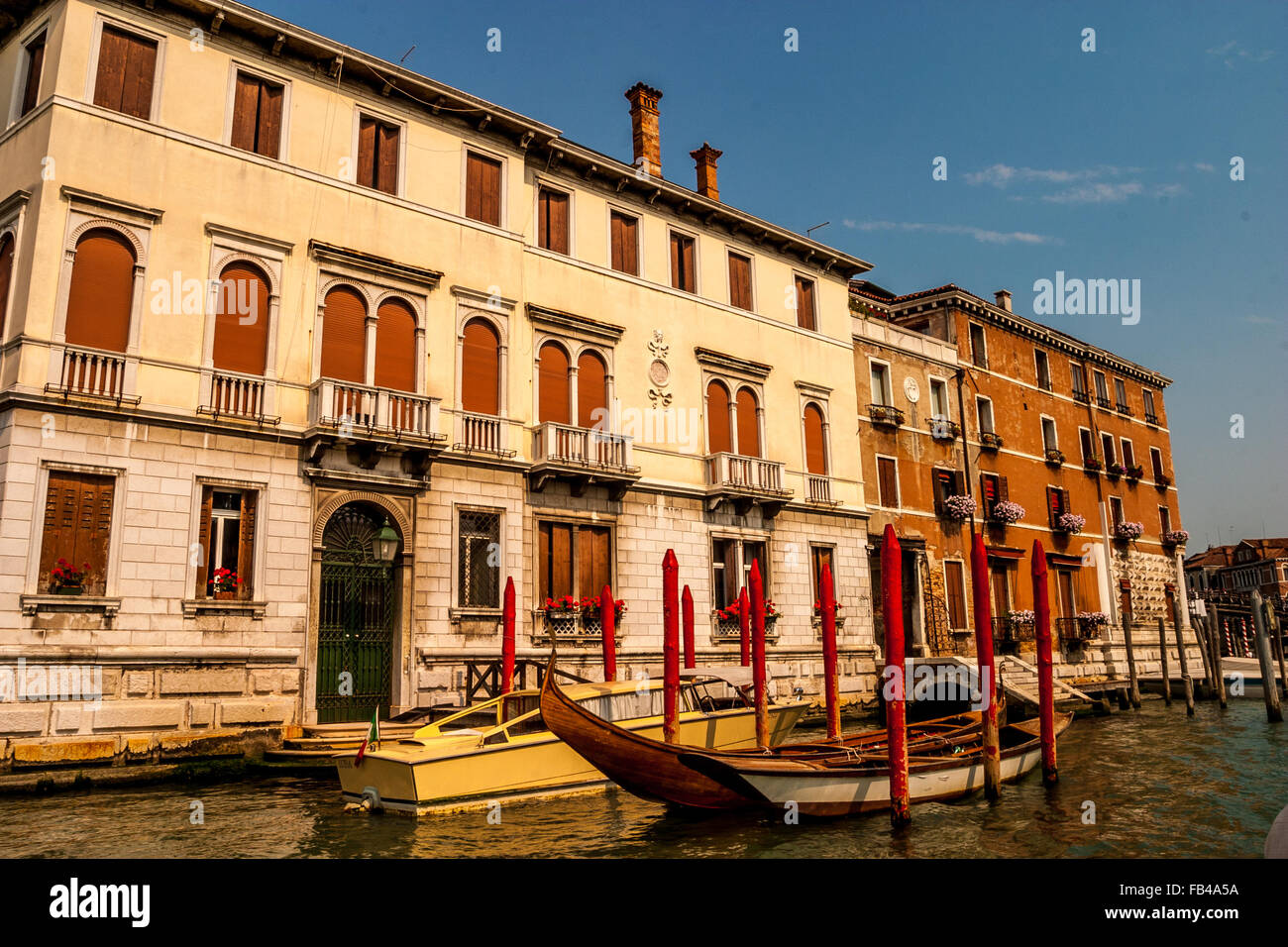 Venice cruise boat twilight hi-res stock photography and images - Alamy