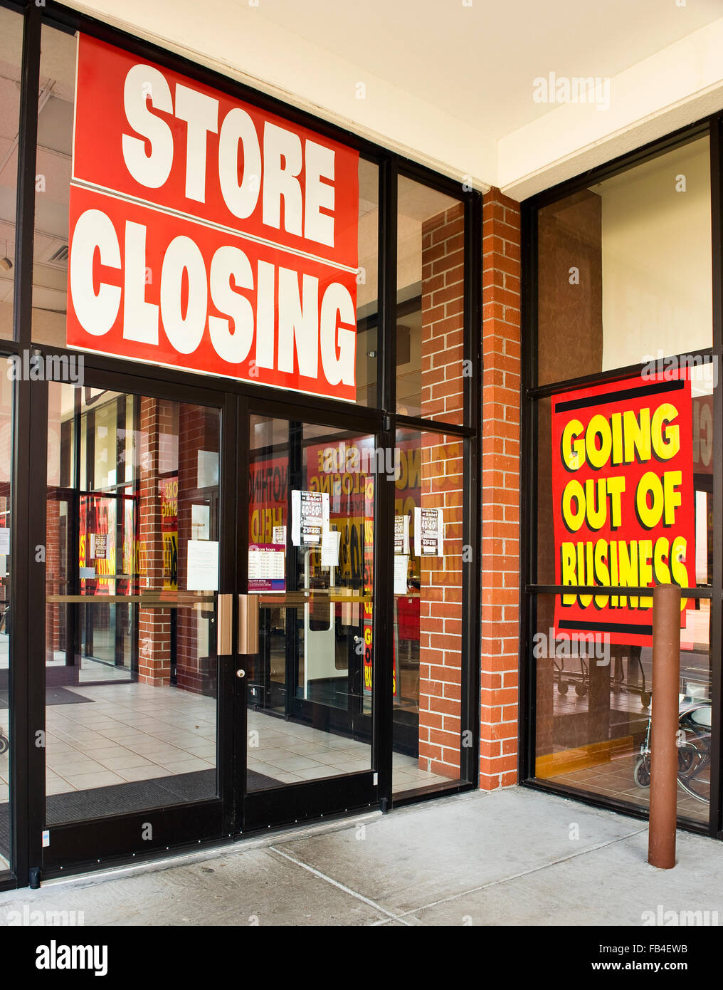 Retail Store Going Out of Business Stock Photo Alamy