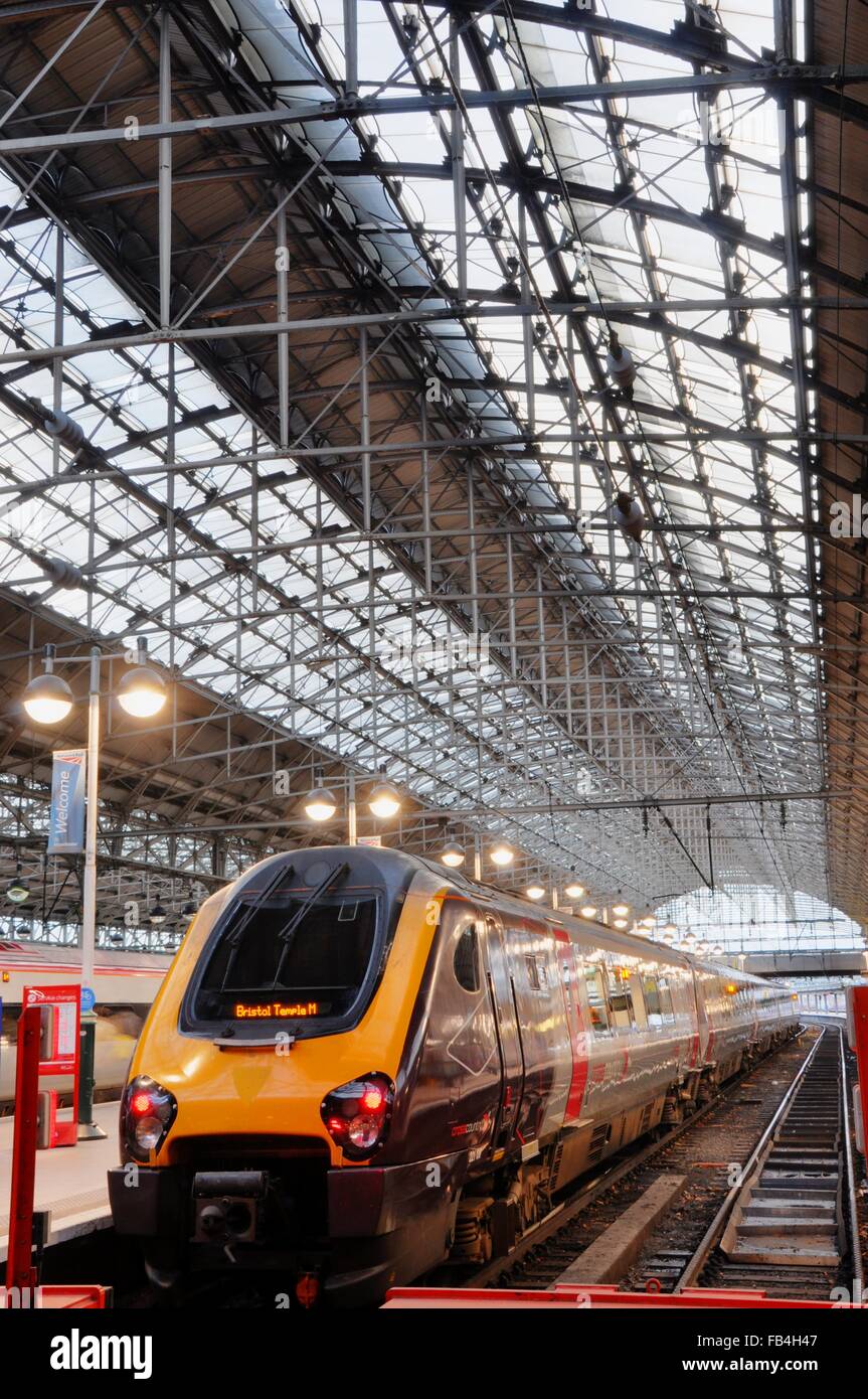 Manchester Piccadilly Train Station, Manchester, England. Showing Victorian architecture and a modern inter-city 125 locomotive. Stock Photo