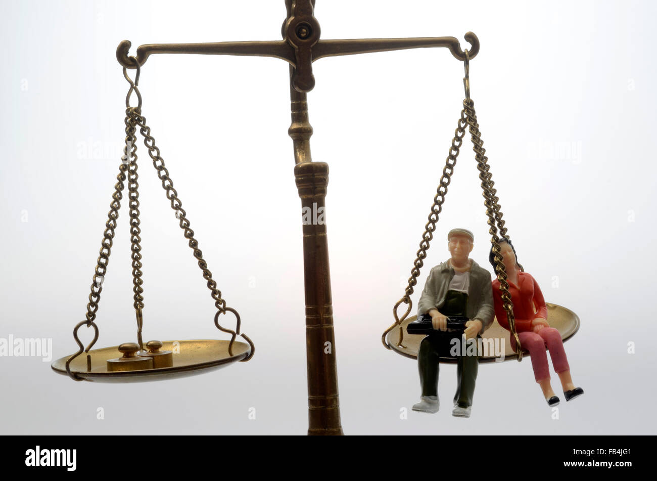 Børnehave stole auroch Equality between man and women sitting on a weighing balance Stock Photo -  Alamy