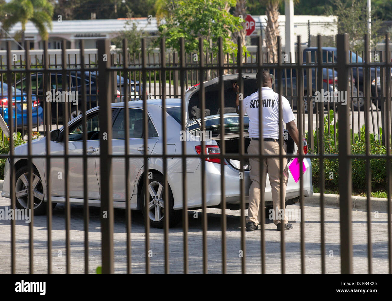 Boca Raton, Florida, USA. 9th Jan, 2016. Security guard posted at the entrance to University Park apartment complex where many Florida Atlantic University students live off campus Saturday January 09, 2016 in Boca Raton. © Bill Ingram/The Palm Beach Post/ZUMA Wire/Alamy Live News Stock Photo
