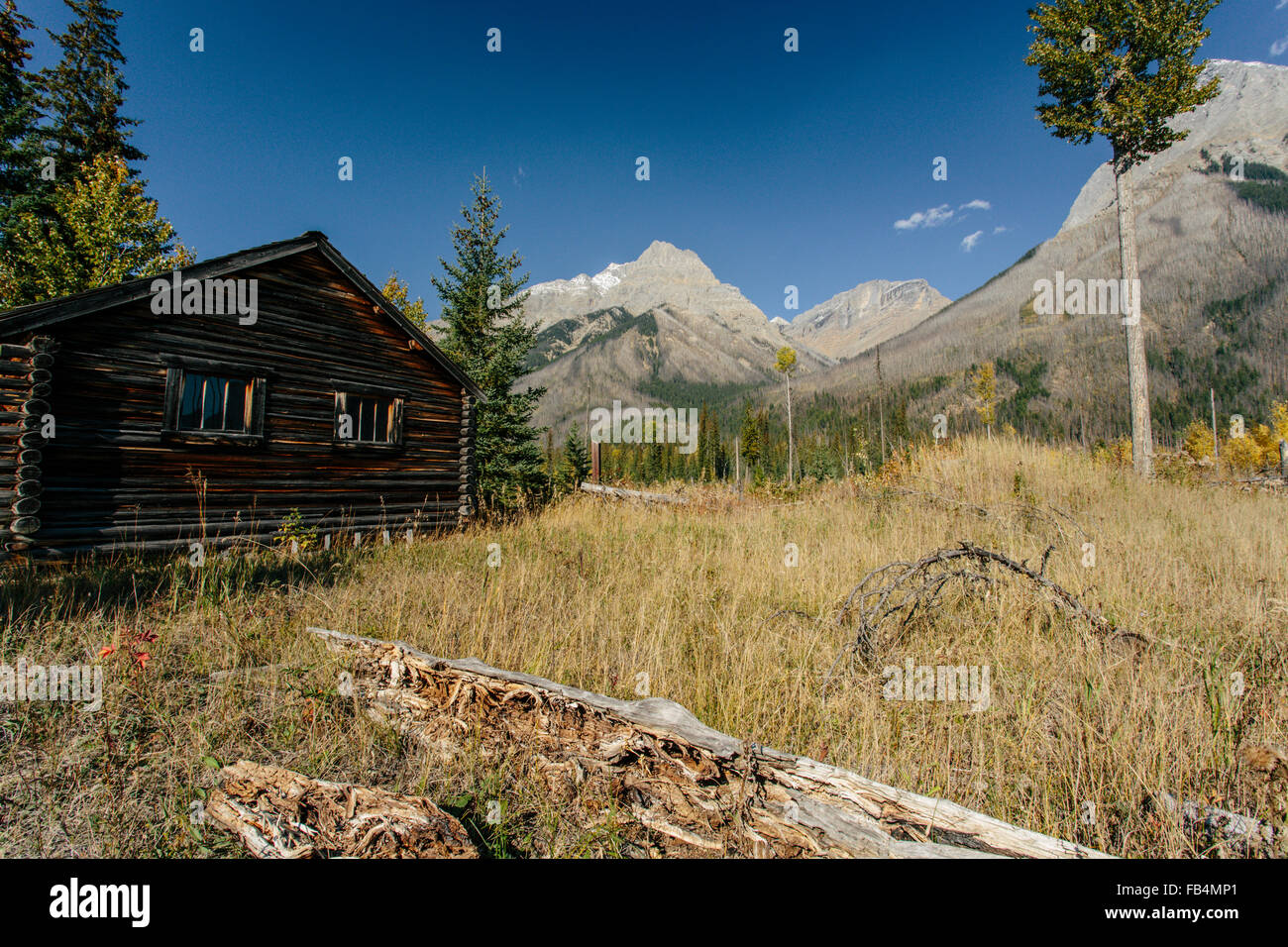 Ranger cabin hi-res stock photography and images - Alamy
