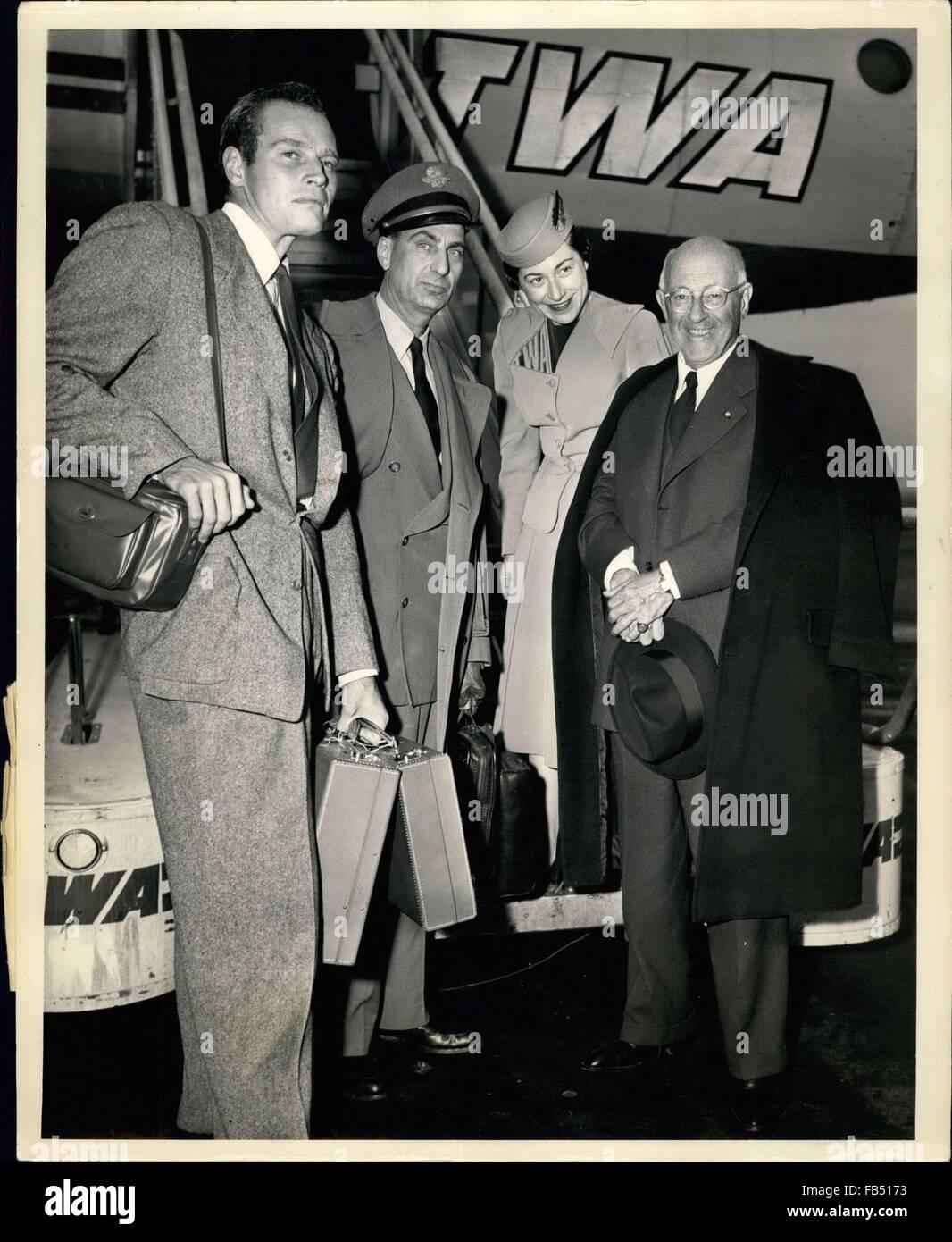 1962 - Arriving from Cairo where they have just completed ''On location'' shots-of authentic biblical background for their latest massive production Cecil B. Demille, producer and CCharlton Heston, star, of the ten commandments bid farewell to TWA captain Robert McReynolds and hostess Ruth Cunningham on their arrival in new york. © Keystone Pictures USA/ZUMAPRESS.com/Alamy Live News Stock Photo