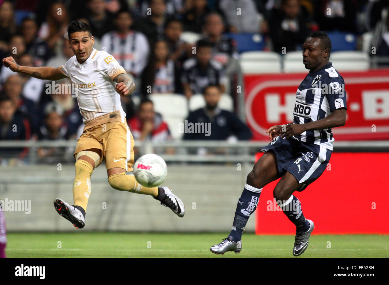 Nuevo Leon, Mexico. 9th Jan, 2016. Monterrey's Walter Ayovi (R)vies for the ball with Pumas de la UNAM's Ismael Sosa during the Day 1 match of the Closing Tournament 2016 of the MX League in the BBVA Bancomer Stadium, in Guadalupe municipality, Nuevo Leon state, Mexico, on Jan. 9, 2016. Credit:  Str/Xinhua/Alamy Live News Stock Photo