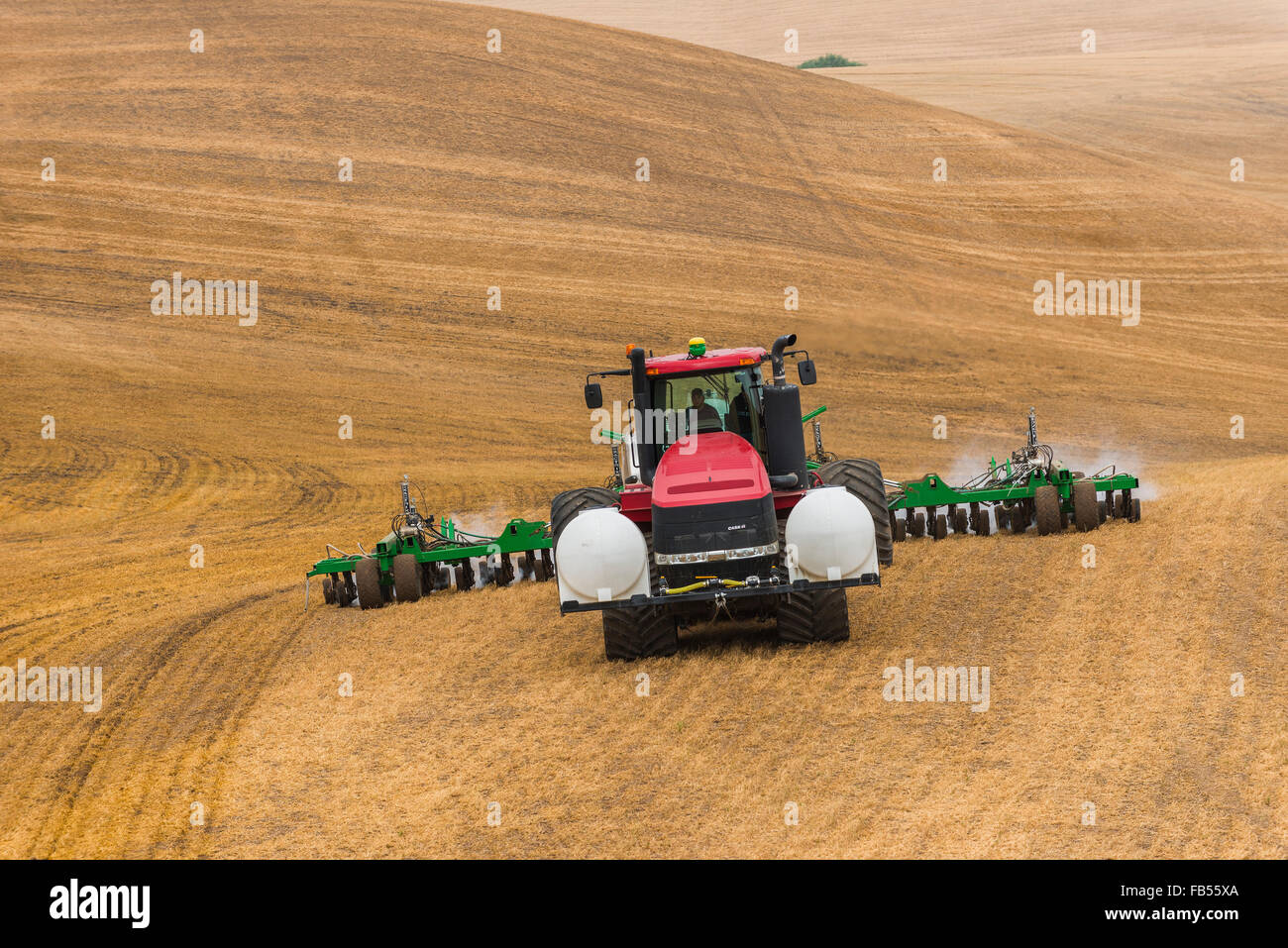 Case quadtrac tractor pulling an anhydrous ammonia tank and applicator