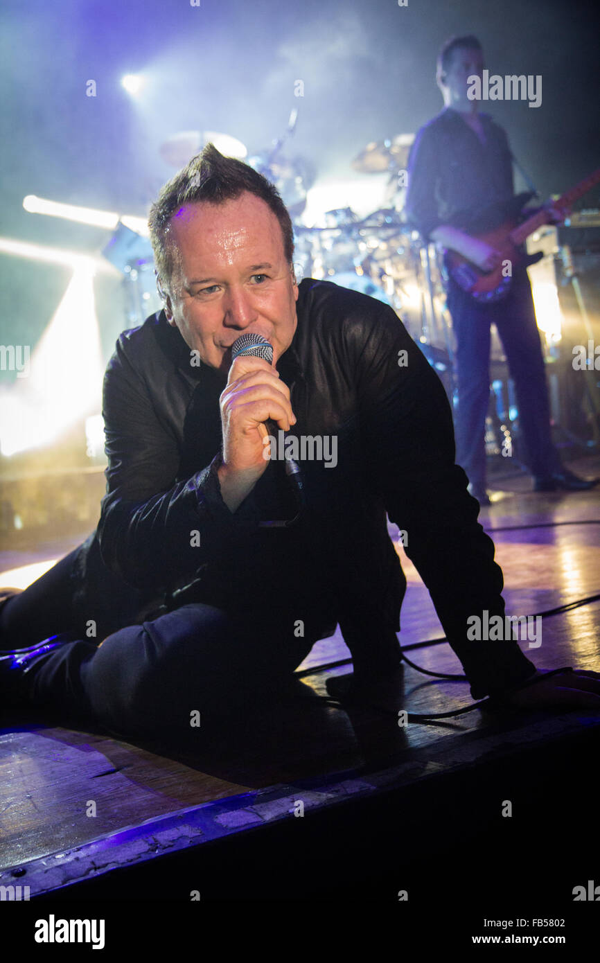Simple minds band hi-res stock photography and images - Alamy