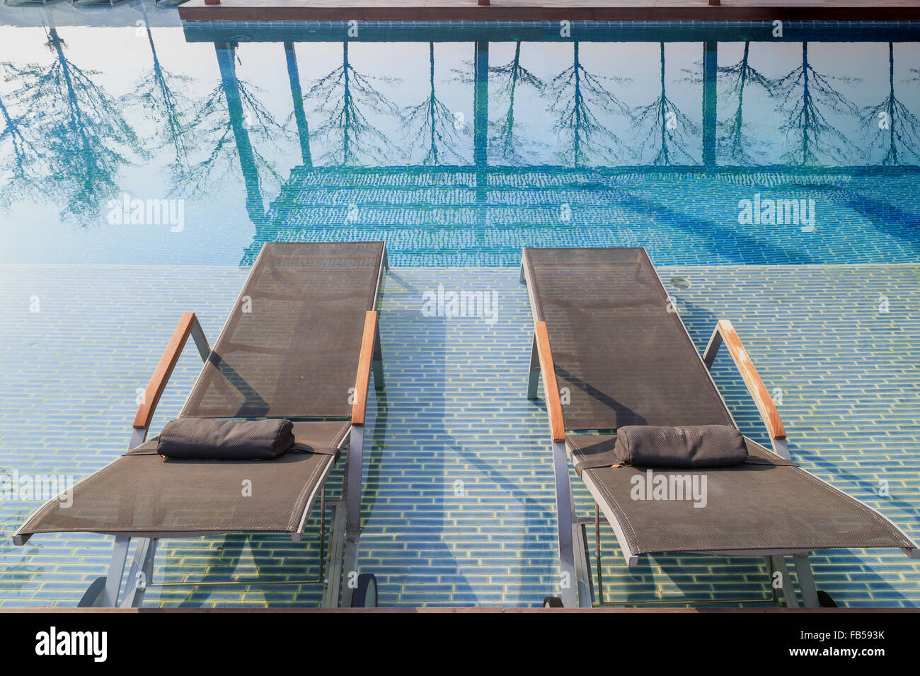 Sleep opposite side bed hires stock photography and images Alamy