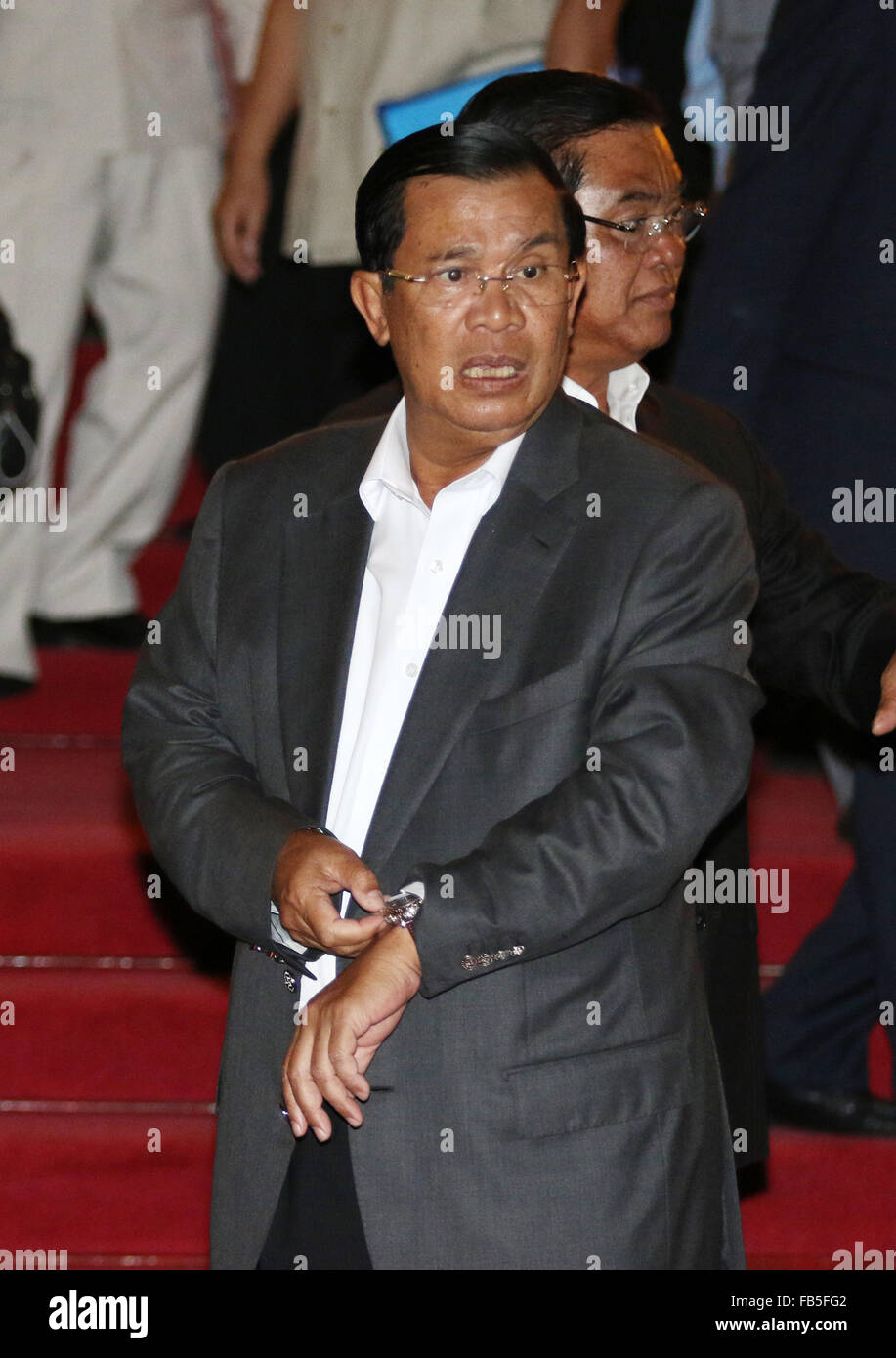 Phnom Penh, Cambodia. 10th Jan, 2016. Cambodian Prime Minister and President of the ruling Cambodian People's Party (CPP) Hun Sen (front) attends the 39th Convention of the CPP's Central Committee in Phnom Penh, Cambodia, Jan. 10, 2016. The CPP on Sunday vowed to continue upholding peace, political stability, and security, while boosting economic development and reducing poverty, according to its communique. © Sovannara/Xinhua/Alamy Live News Stock Photo