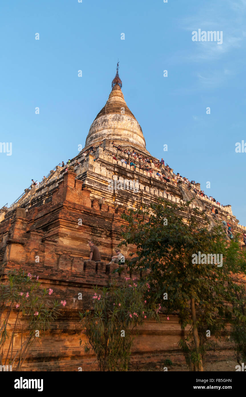Shwesandaw pagoda in Bagan/Pagan, Mandalay Region, Myanmar, with tourists awaiting sunset. Stock Photo