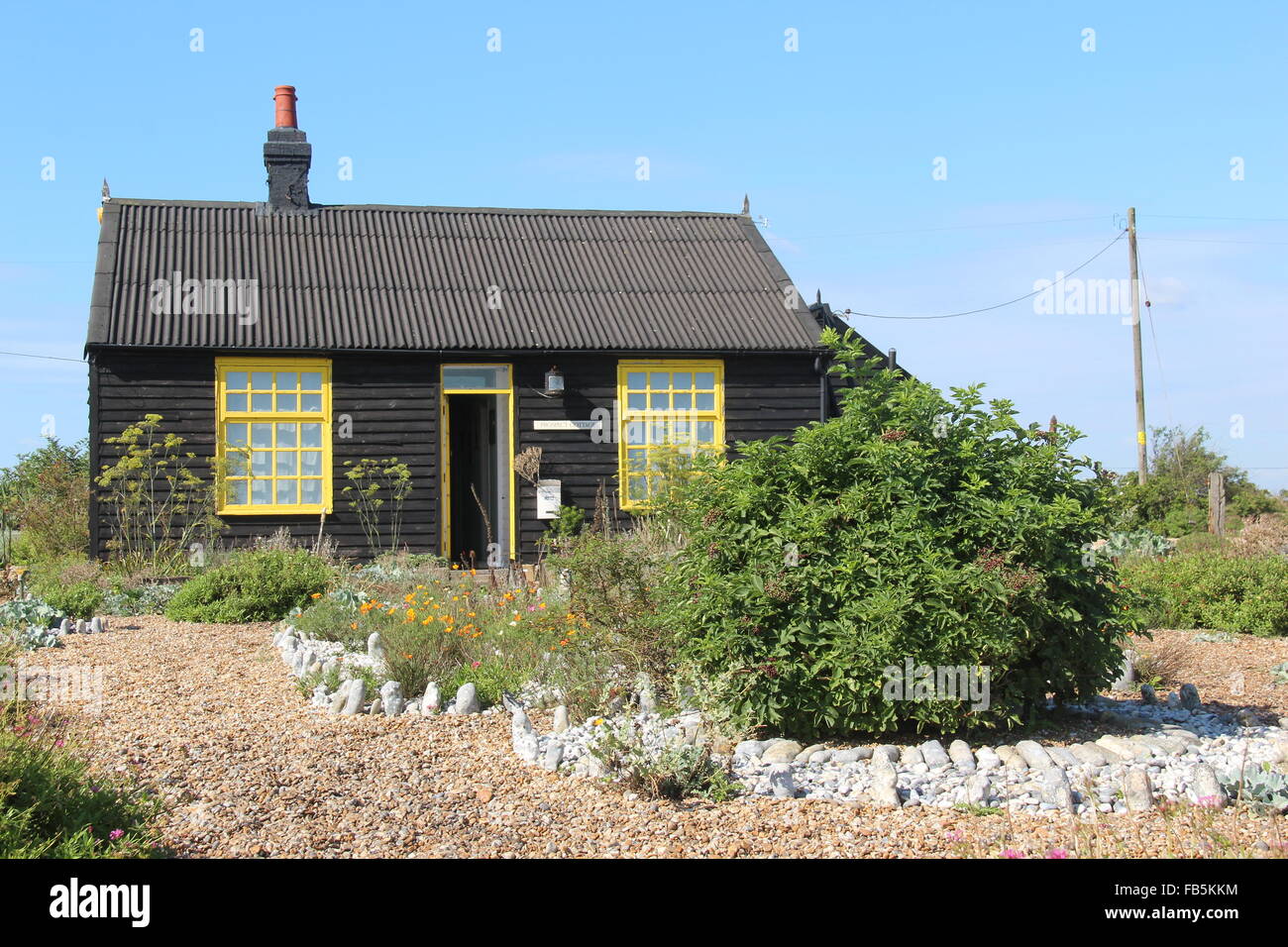 FILM DIRECTOR THE LATE DEREK JARMAN'S PROSPECT COTTAGE AND SHINGLE GARDEN IN DUNGENESS IN KENT Stock Photo