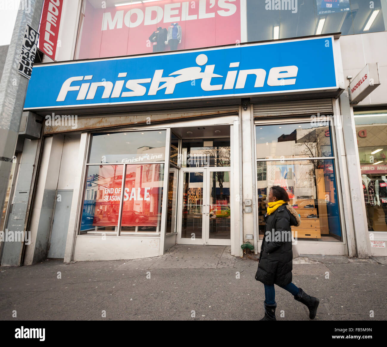 A Finish Line store in the Fordham Road central business district in the Bronx in New York on Thursday, January 7, 2016. The athletic shoe retailer announced that due to a fiscal third quarter loss  the company will close up to 150 stores and replace its CEO. The company cited a supply chain disruption as a one reason.  (© Richard B. Levine) Stock Photo