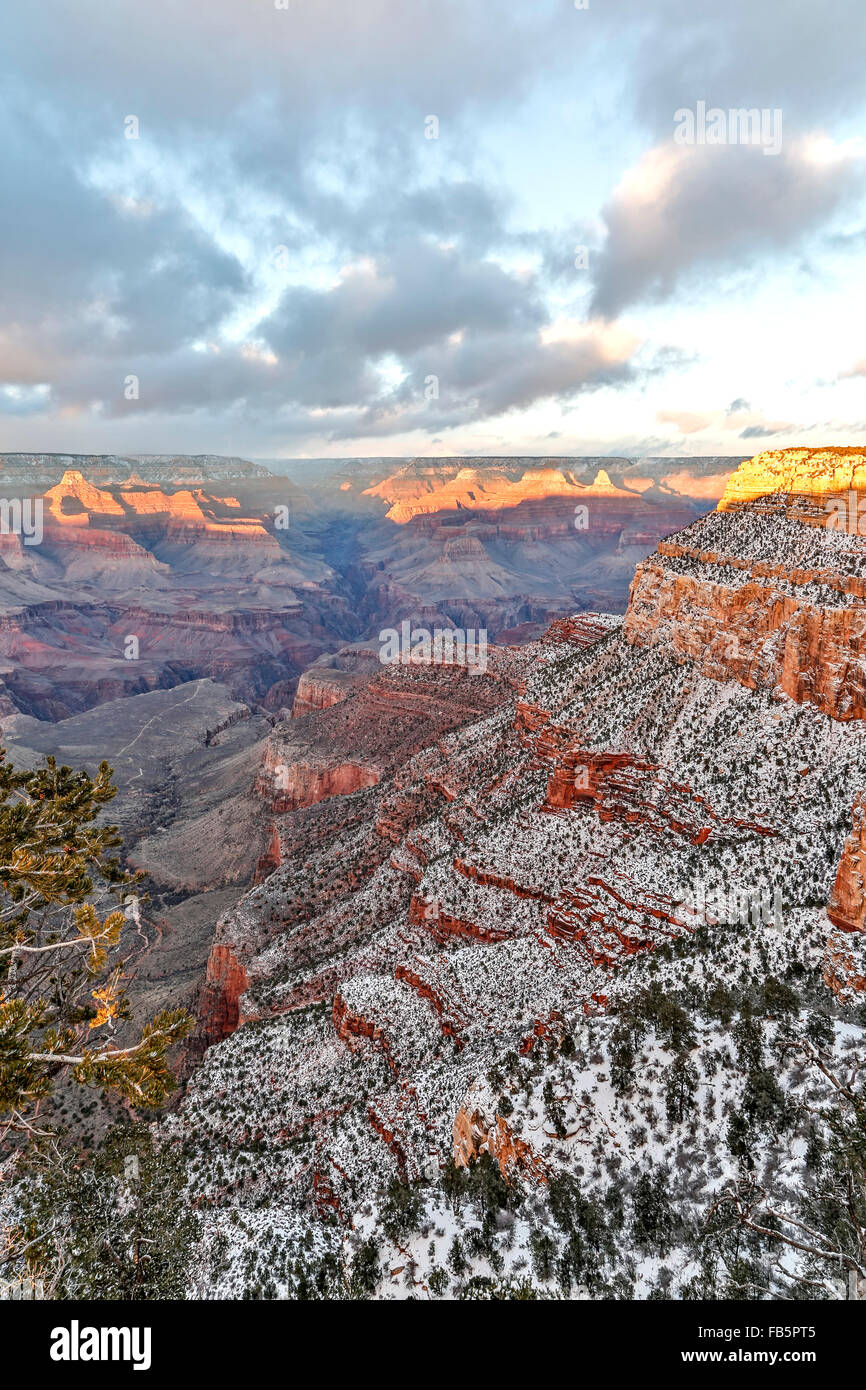 Snow-covered bluffs and canyons, from Rim Trail at the Village, Grand Canyon National Park, Arizona USA Stock Photo