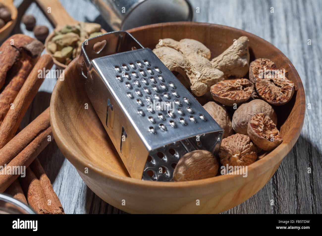 https://c8.alamy.com/comp/FB5TDW/ginger-with-nutmeg-and-grater-in-bowl-on-wooden-background-and-various-FB5TDW.jpg