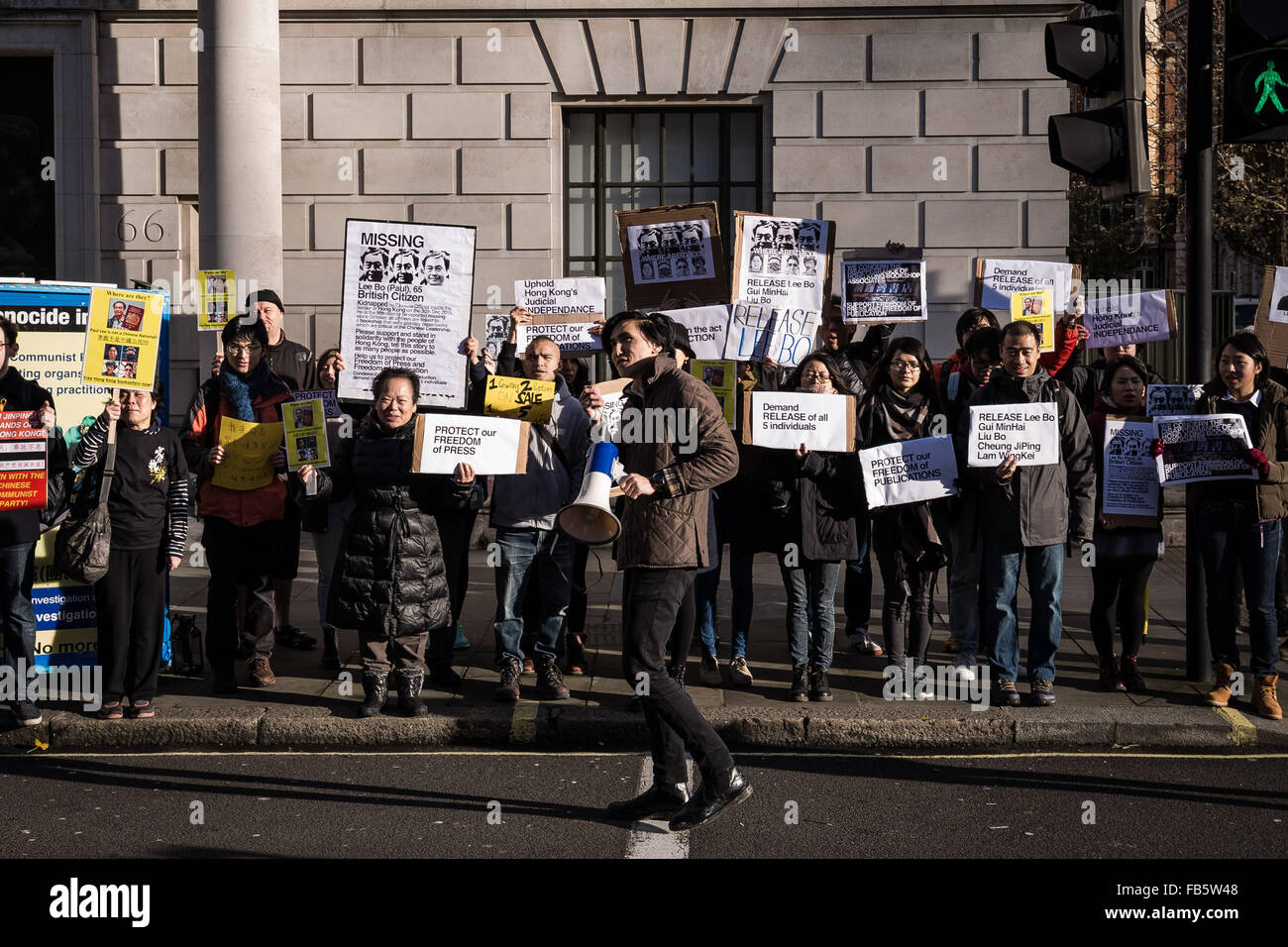 London, UK. 10th January, 2016. Protesters outside the London Chinese Embassy urging Hong Kongers to condemn China government of cross border abduction and disappearance of co-owners and employees of a bookshop in Hong Kong which sold politically sensitive books critical of Chinese Communist Party leader Credit:  Guy Corbishley/Alamy Live News Stock Photo