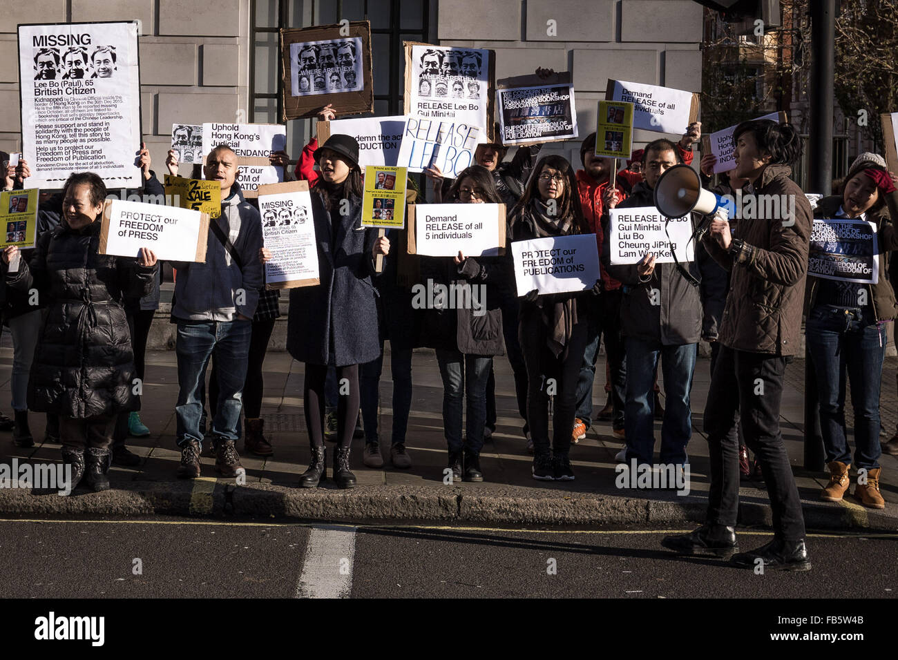 London, UK. 10th January, 2016. Protesters outside the London Chinese Embassy urging Hong Kongers to condemn China government of cross border abduction and disappearance of co-owners and employees of a bookshop in Hong Kong which sold politically sensitive books critical of Chinese Communist Party leader Credit:  Guy Corbishley/Alamy Live News Stock Photo