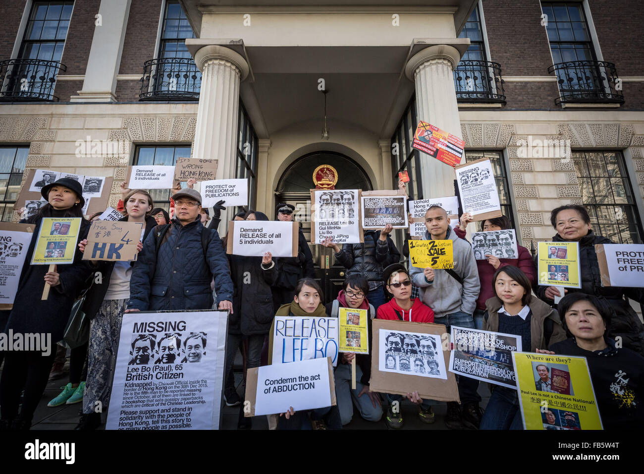 London, UK. 10th January, 2016. Protesters outside the London Chinese Embassy urging Hong Kongers to condemn China government of cross border abduction and disappearance of co-owners and employees of a bookshop in Hong Kong which sold politically sensitive books critical of Chinese Communist Party leader Credit:  Guy Corbishley/Alamy Live News Stock Photo