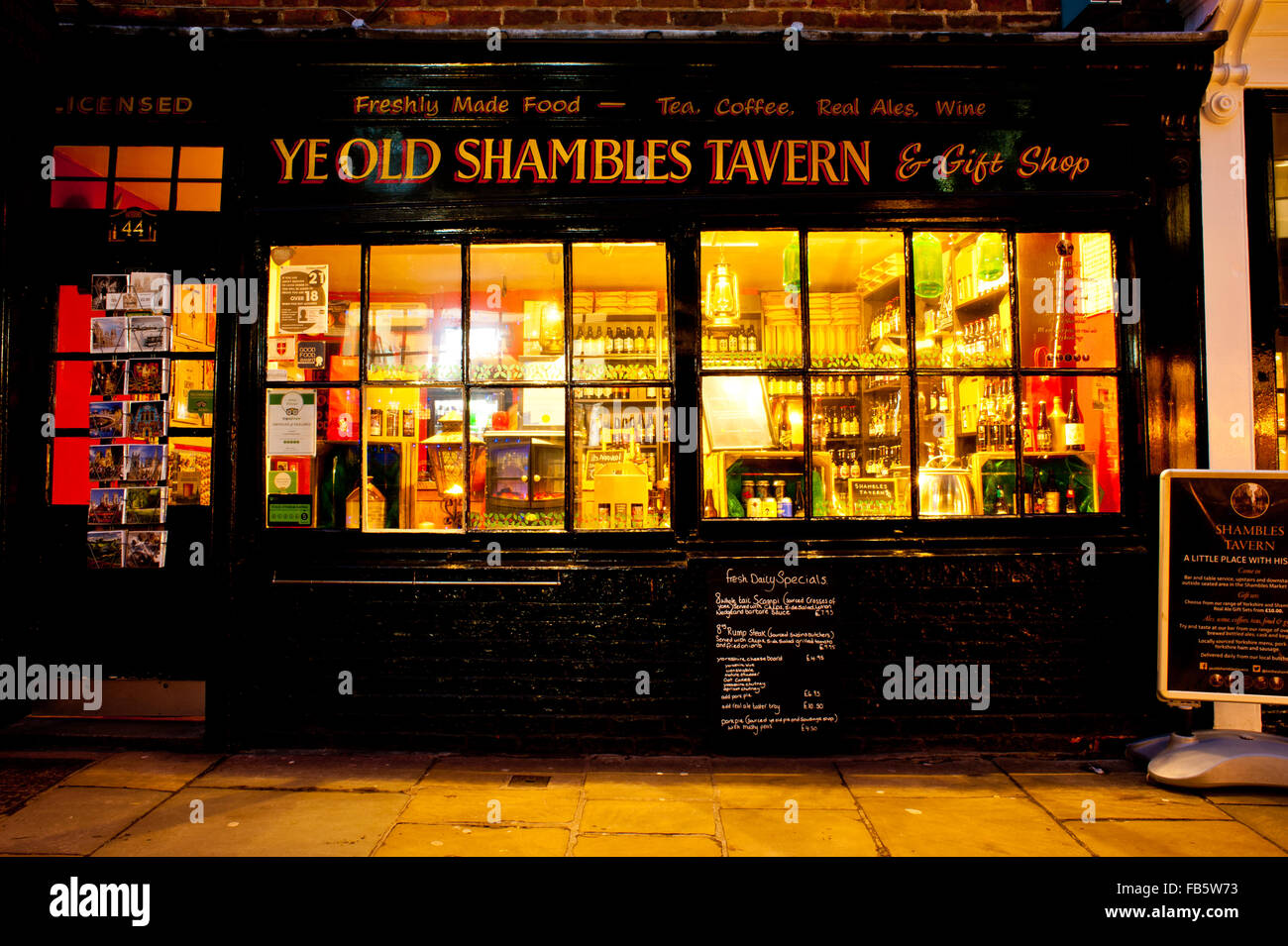 ye-old-shambles-tavern-shambles-york-FB5W73.jpg
