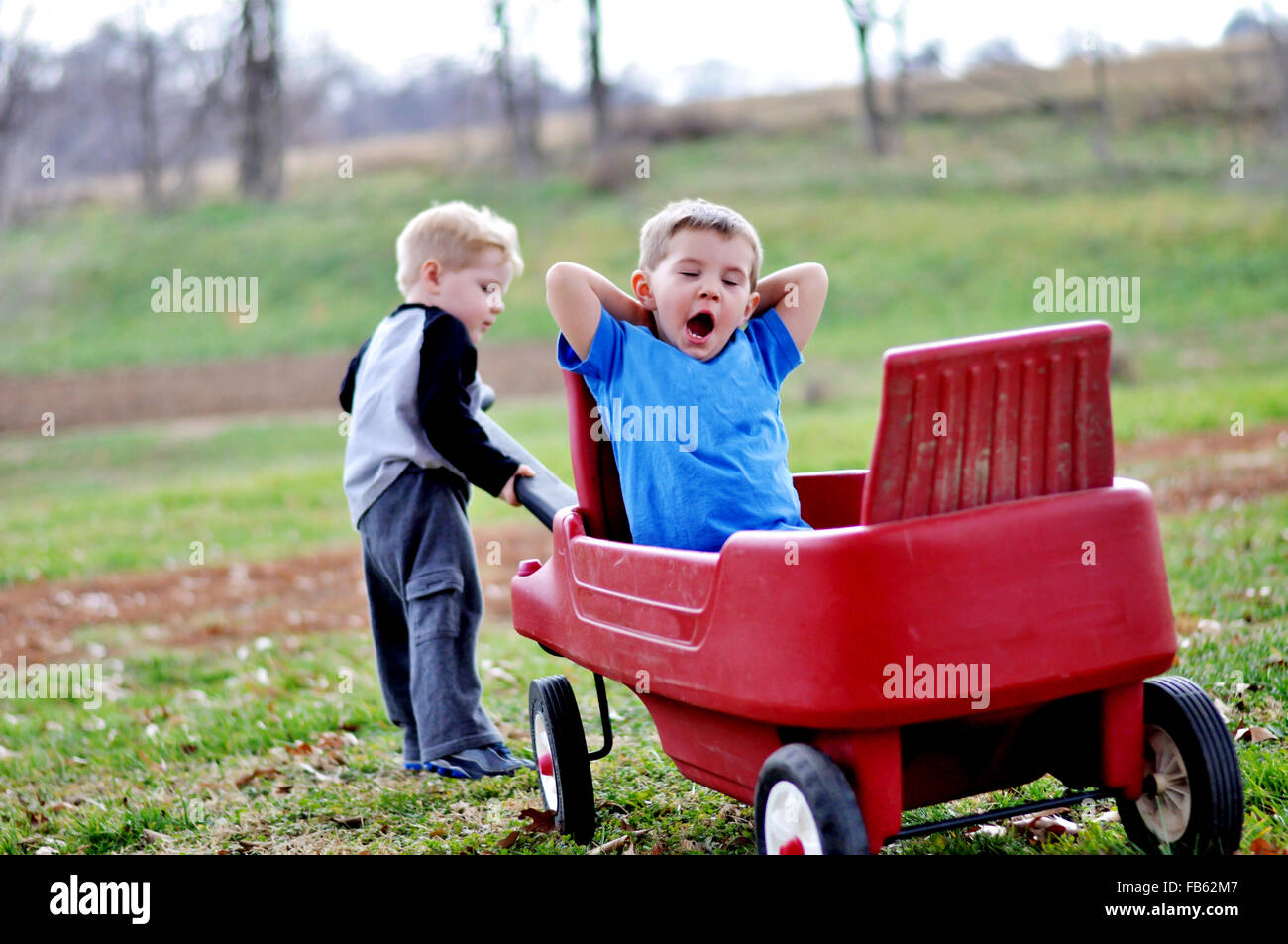 Boy pulling wagon hires stock photography and images Alamy