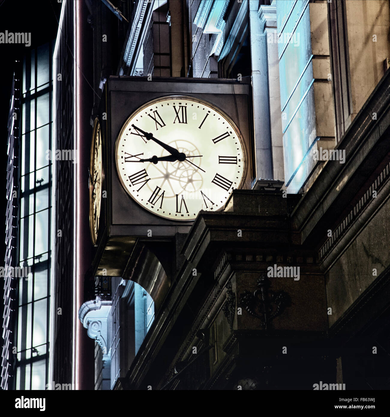 Ten to nine, a clock in New York City, USA Stock Photo Alamy