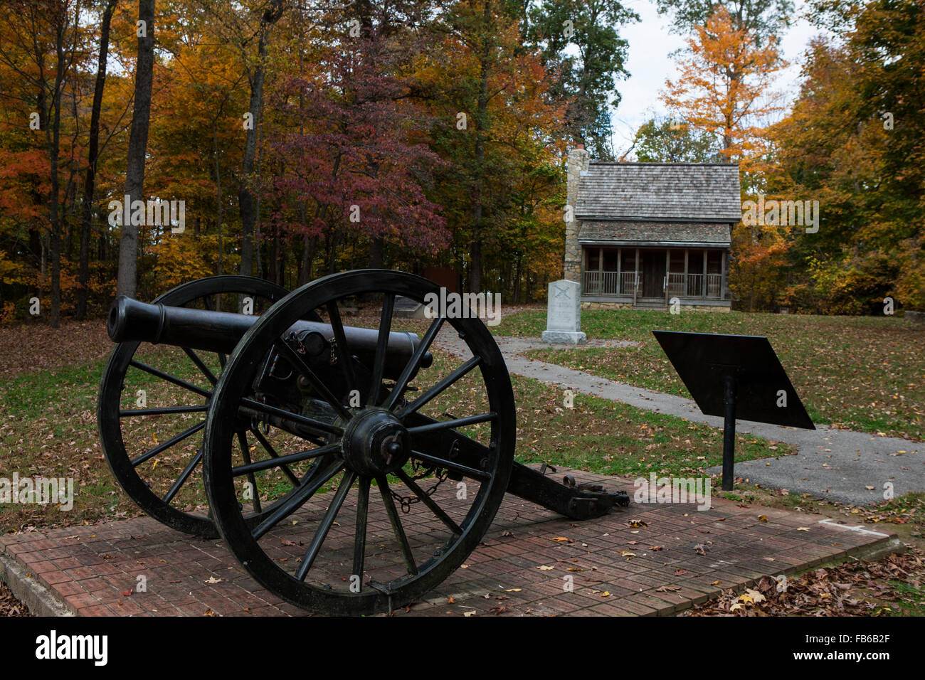 Cannon and log cabin, Battle of Corydon Park, Corydon, Indiana, United States of America Stock Photo
