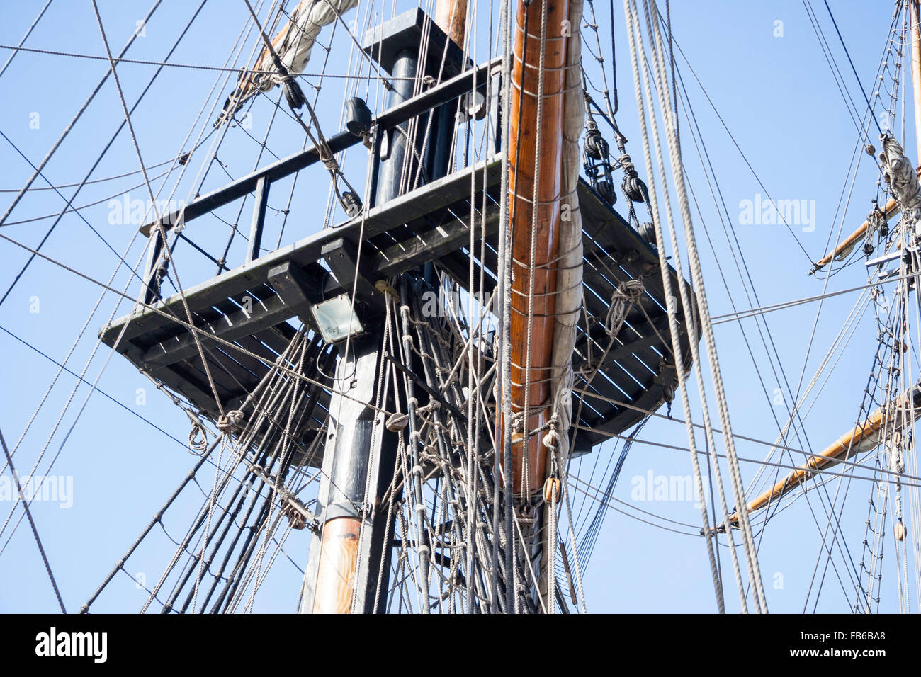 Platform mast ship rigging hires stock photography and images Alamy
