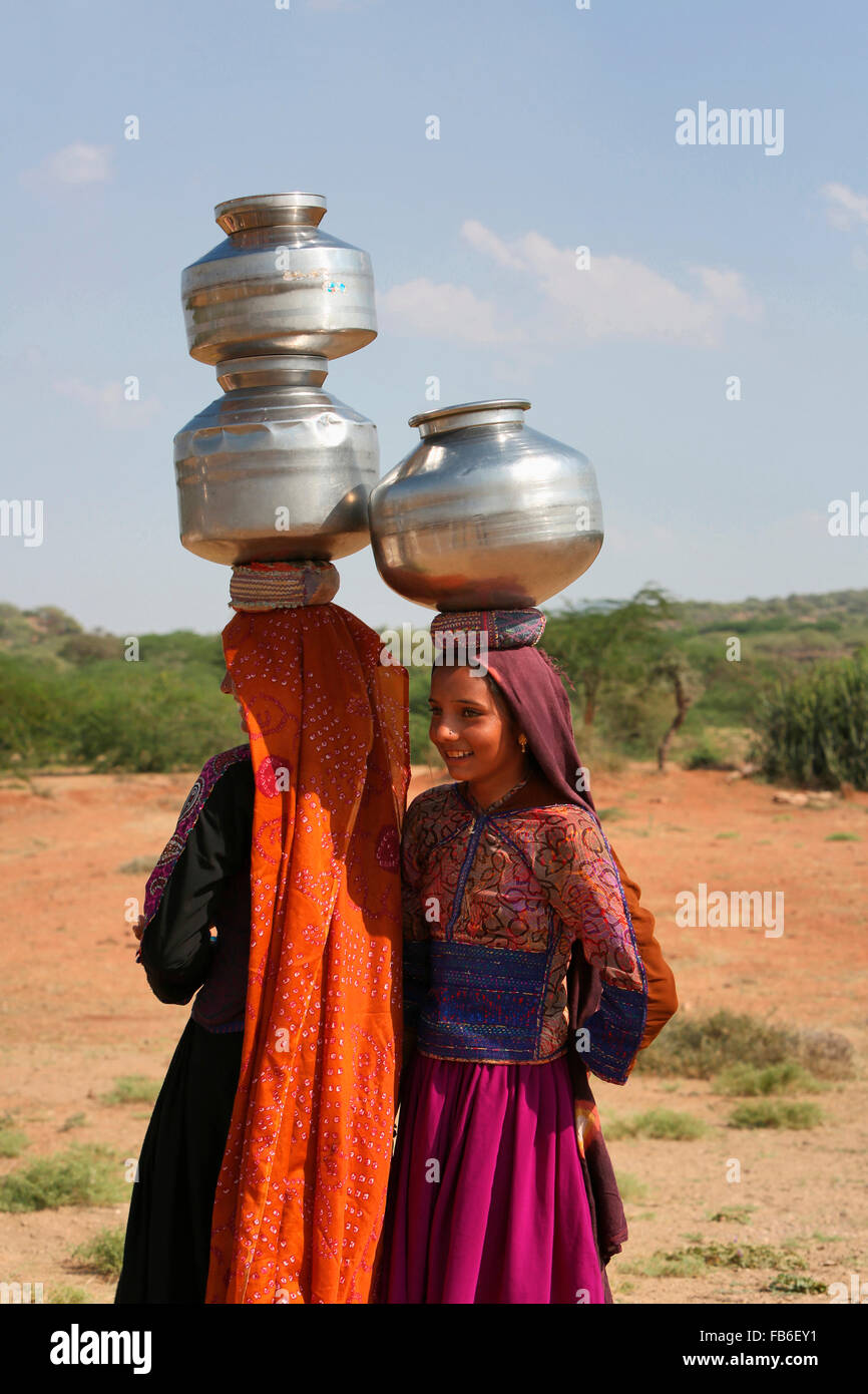 Dhebaria Rabari, Woman carrying Water Pots, Kutch District, Gujarat, India Stock Photo