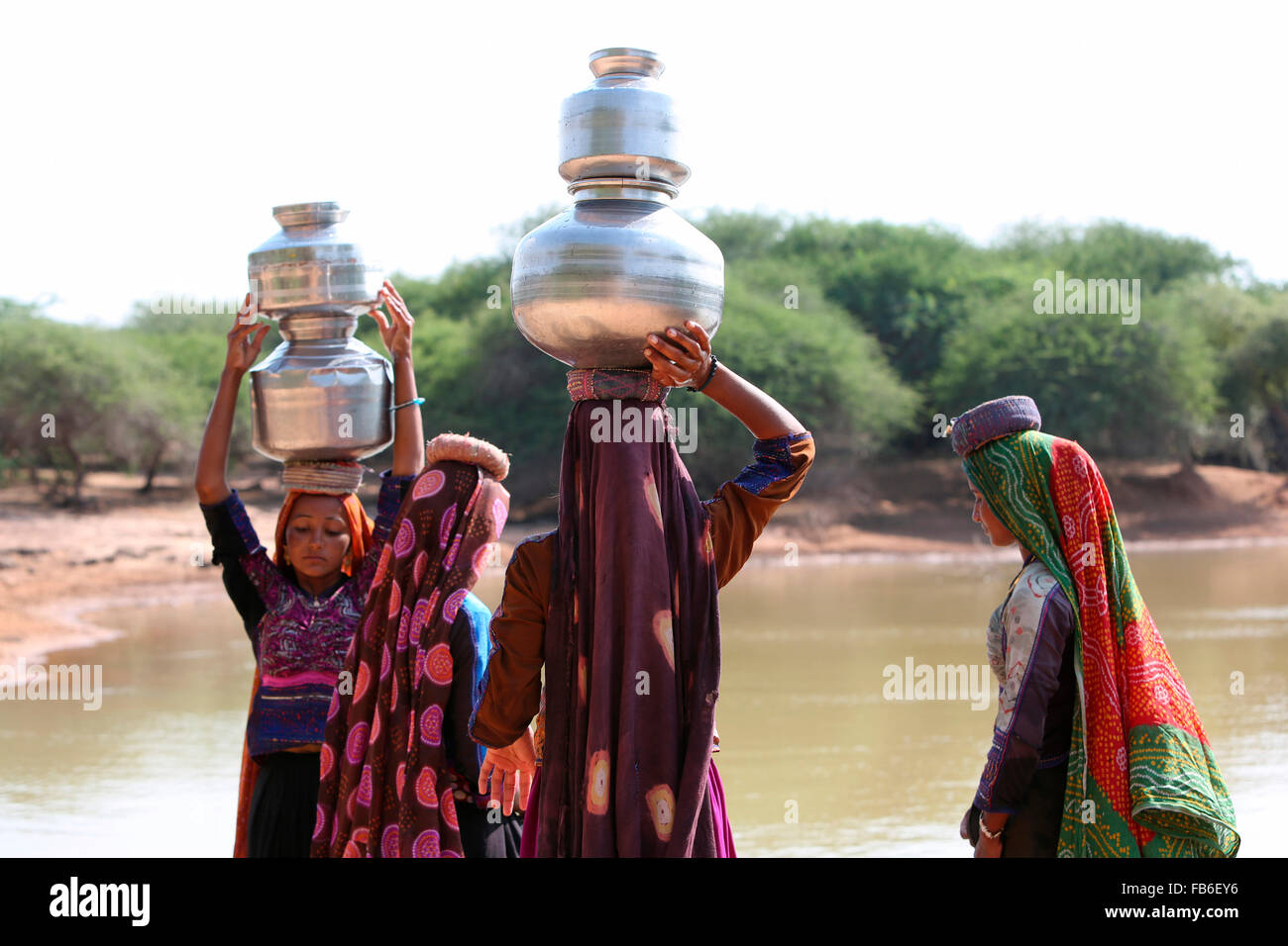 Dhebaria Rabari, Woman carrying water pots, Kutch District, Gujarat, India Stock Photo