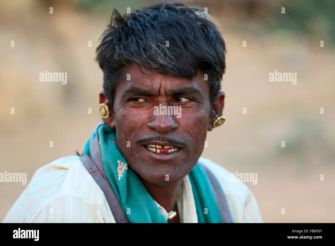 India smiling faces hi-res stock photography and images - Alamy